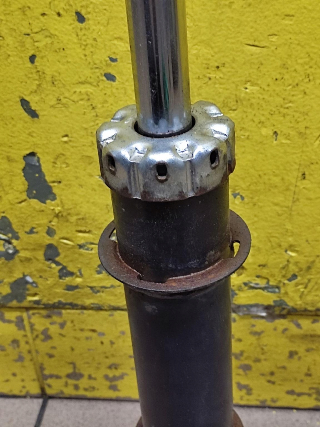 SUZUKI VITARA and 1.6 shock absorber left front