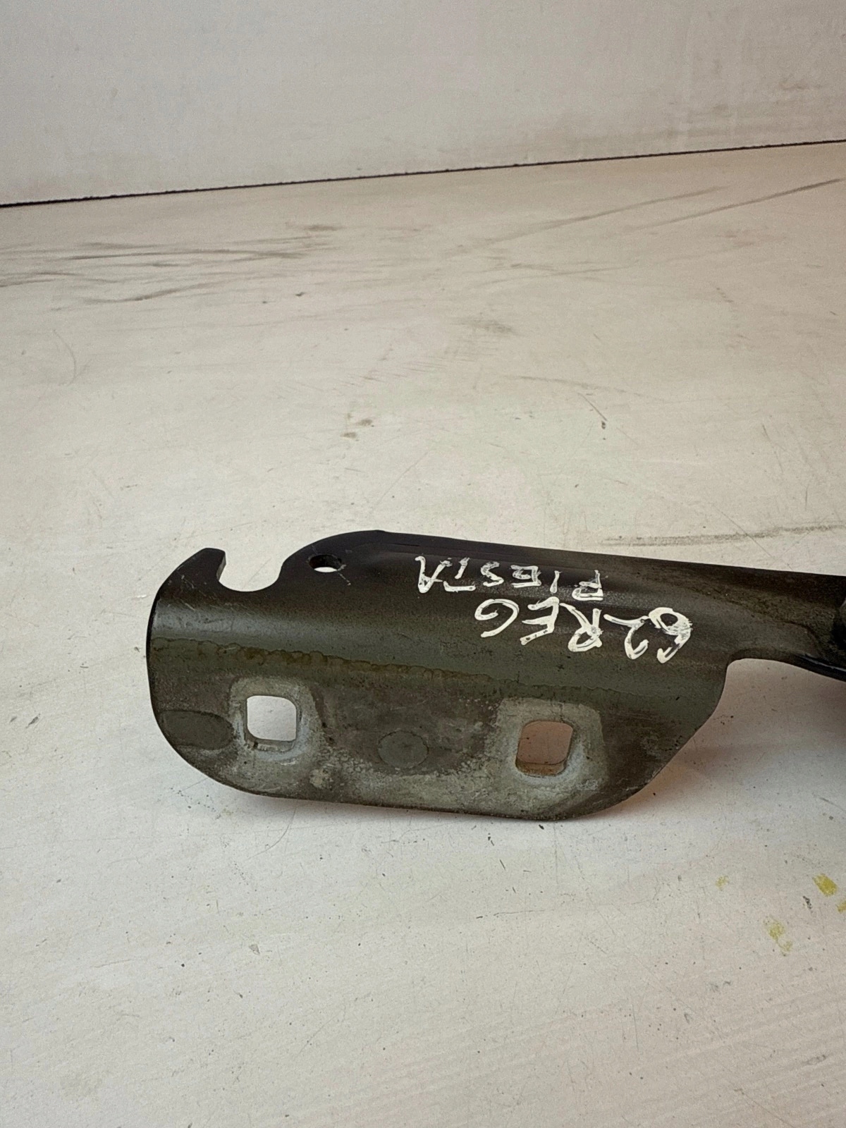 hinge bonnets front front right Ford Fiesta MK7