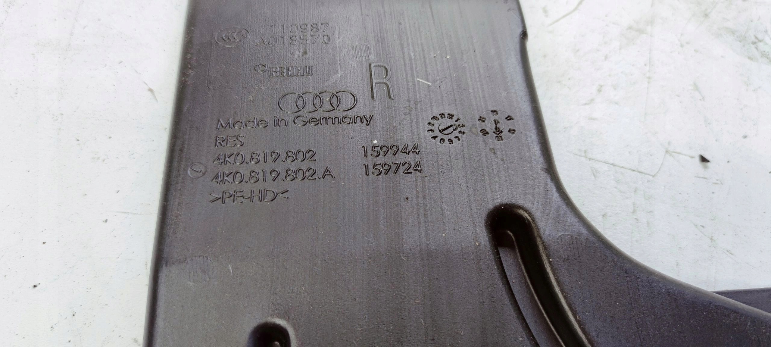 drain POWIETRZNY TUNEL right AUDI A6 C8 4K0819802A