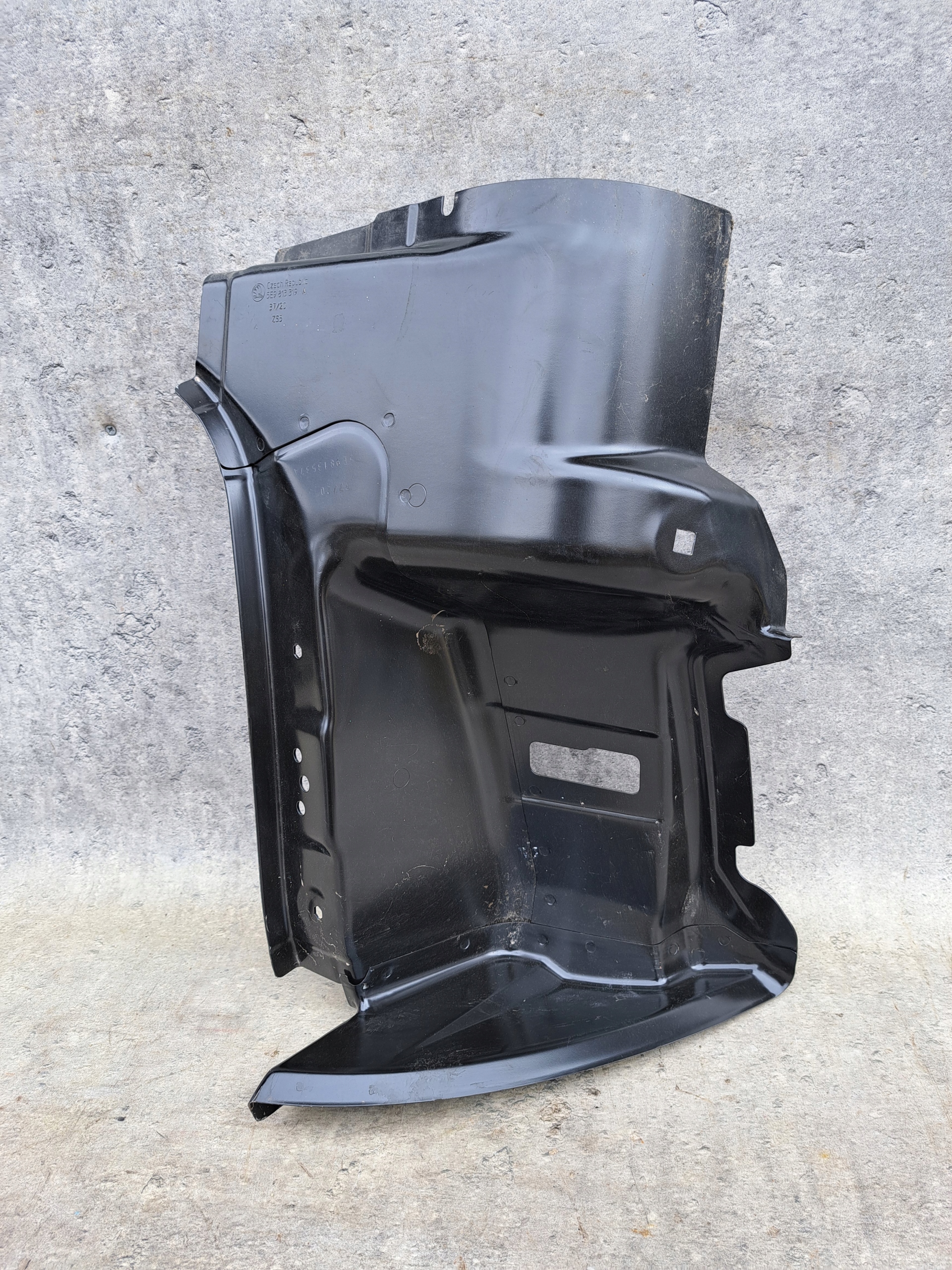 SKODA OCTAVIA III KOMBI PAS TYŁ OKULAR LEWY MOCOWA