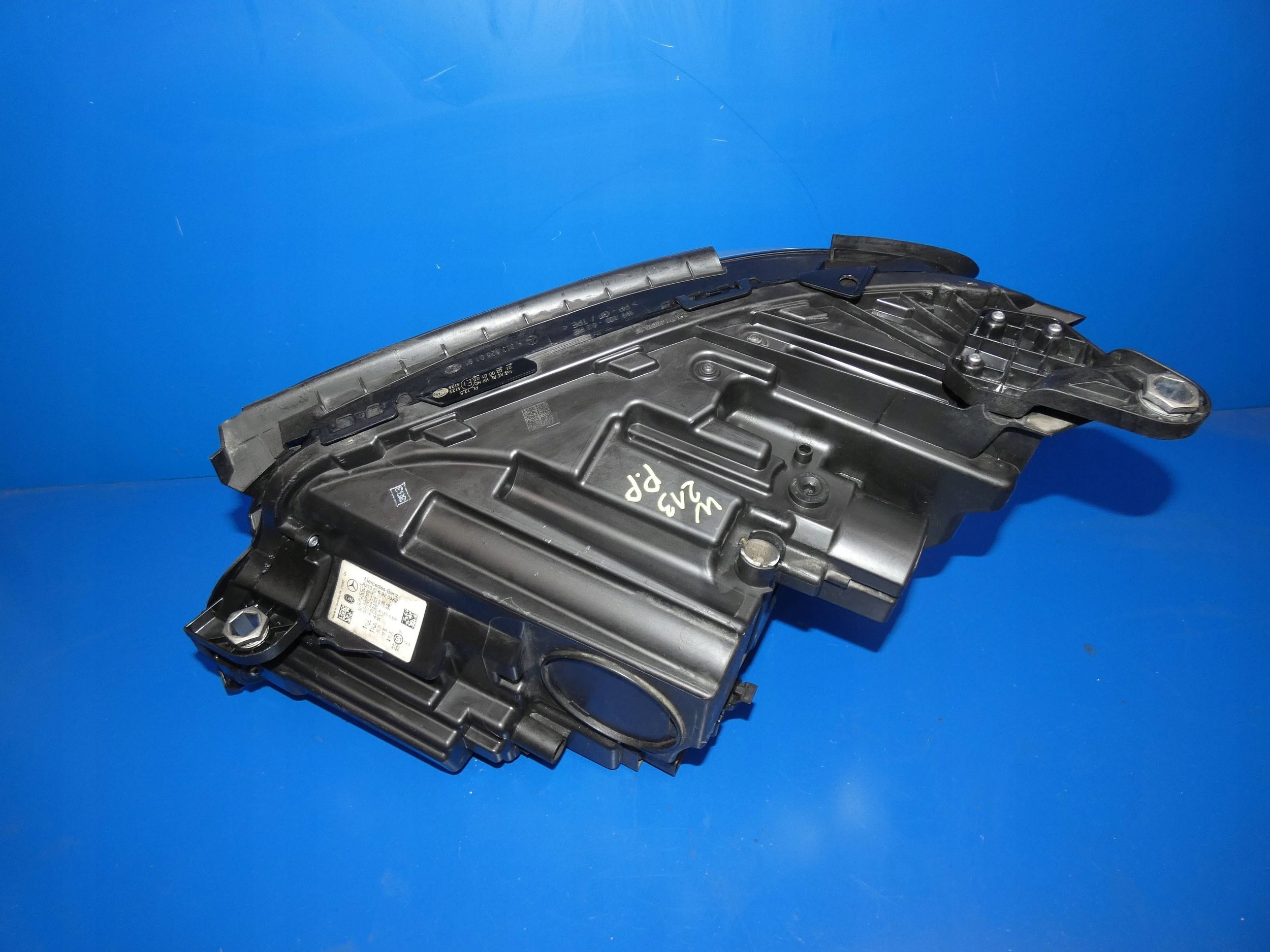 MERCEDES E KLASA W213 light LED right front ANGLIK damaged