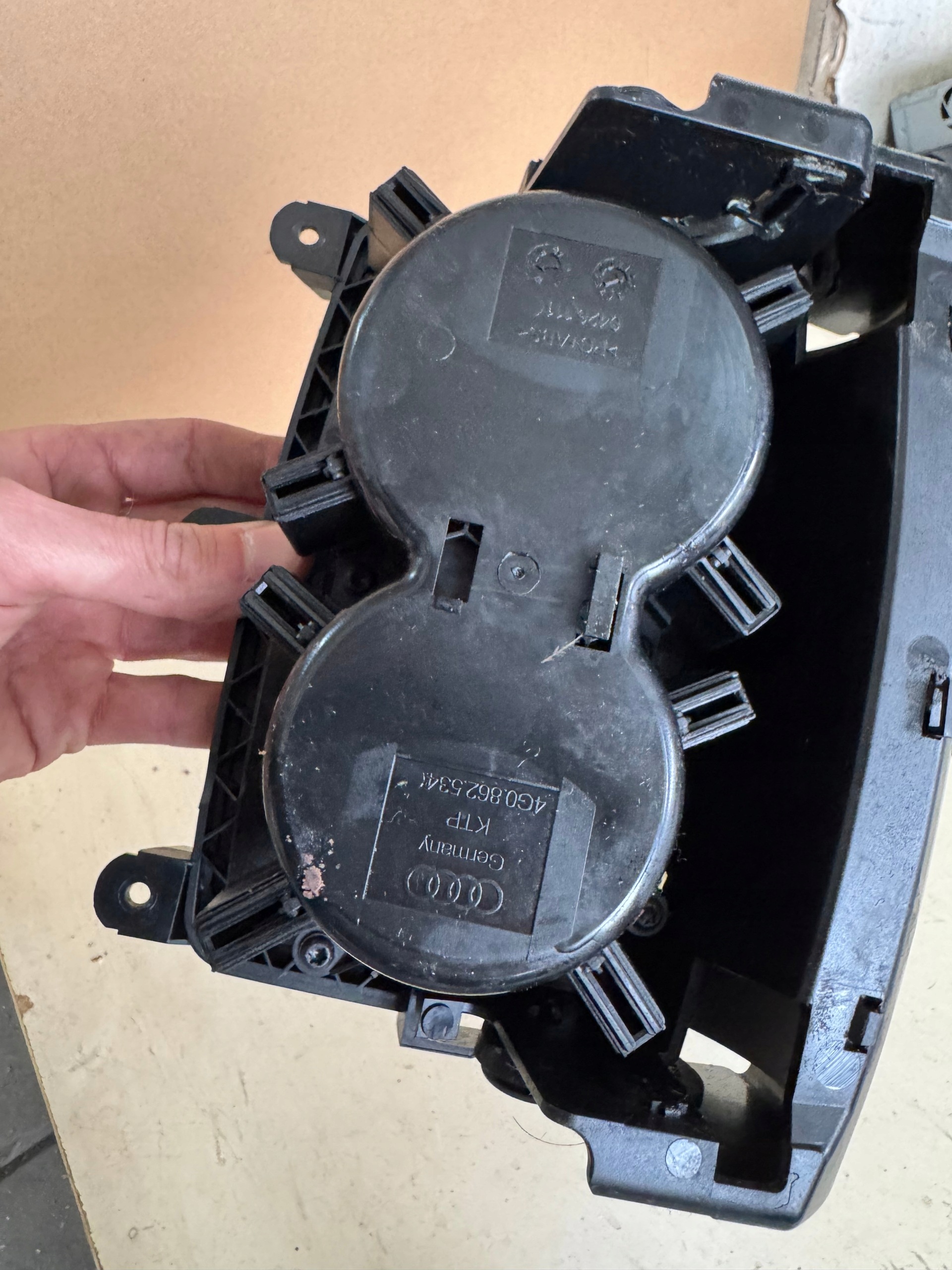 bracket for Kubki Cupholder passenger compartment AUDI A6 C7 4G0862534