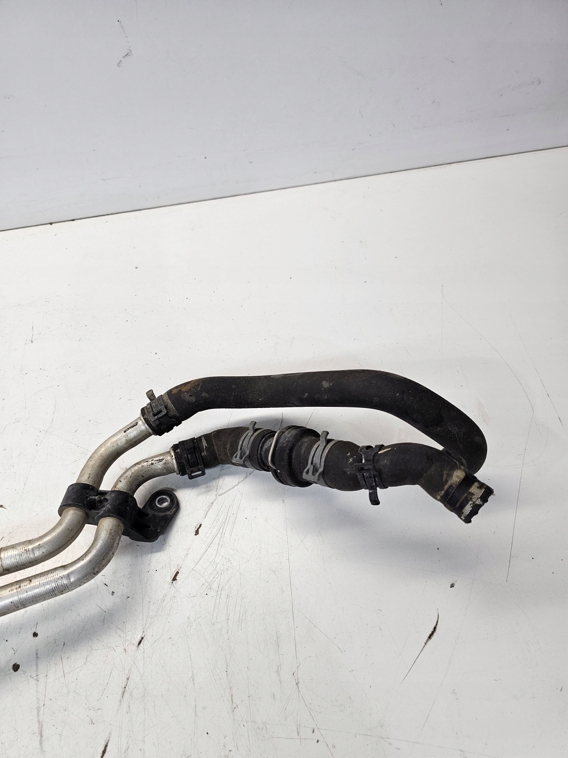 cijev prijenos vode AUDI A4 B9 A5 8W0121400B