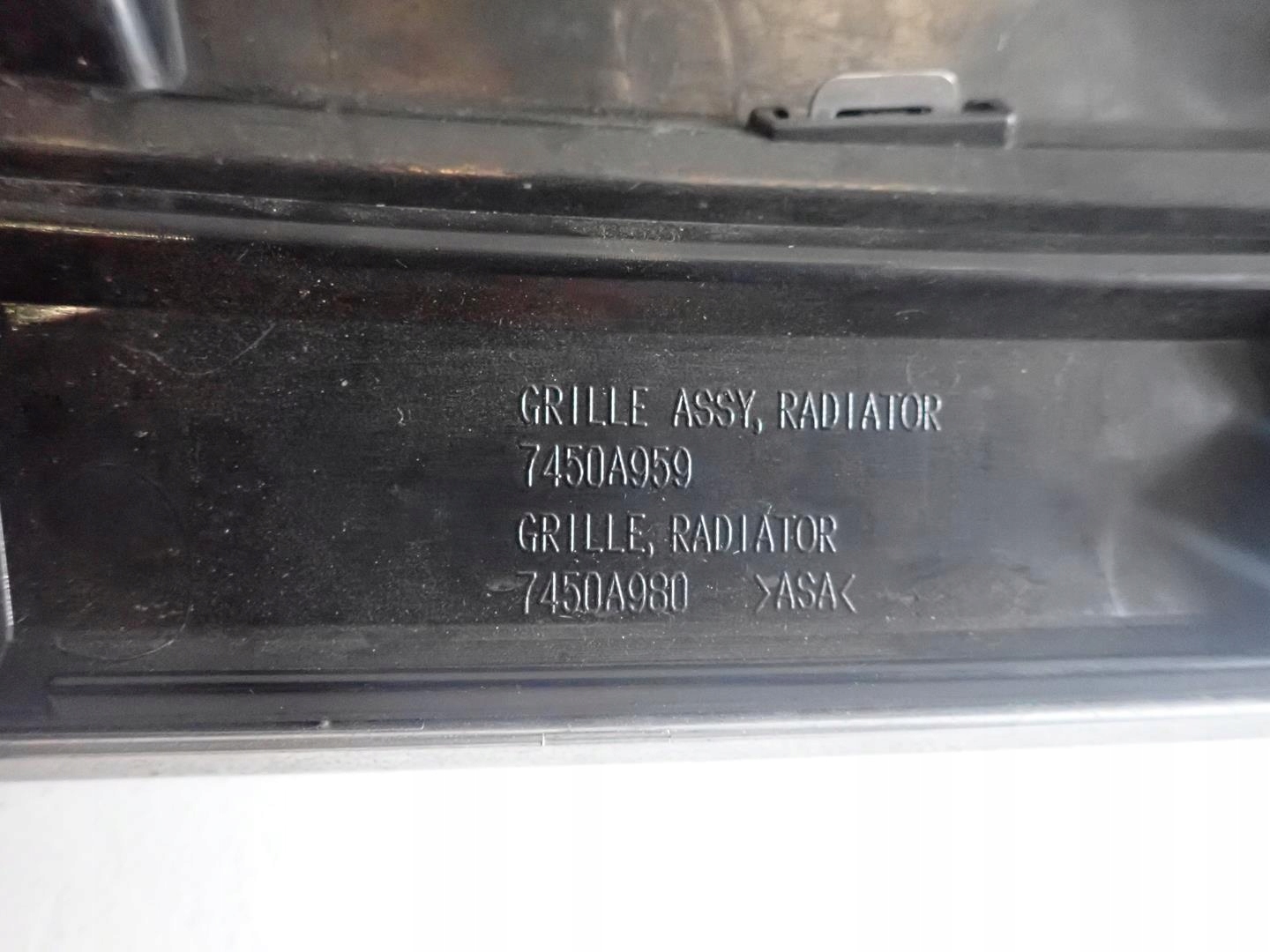 Grill MITSUBISHI OUTLANDER III 2012-2015 7450A959