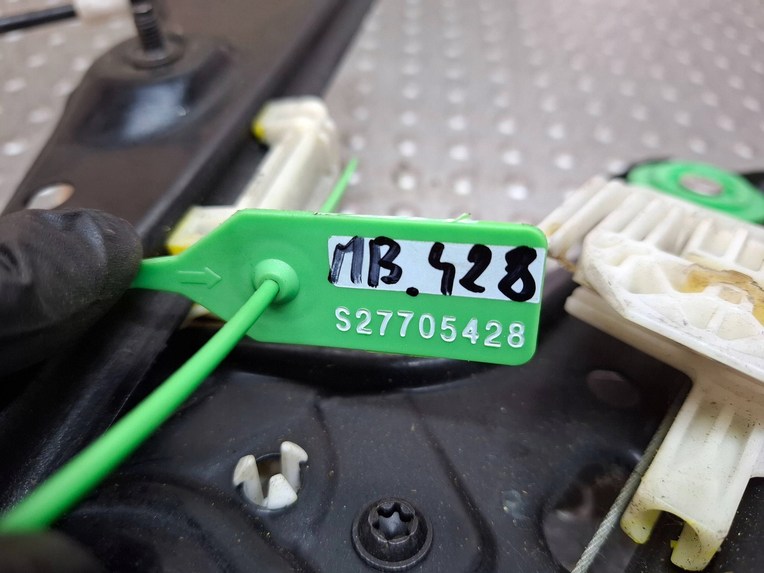 window regulator mechanism left front 7060265 6927027 BMW E91 E90