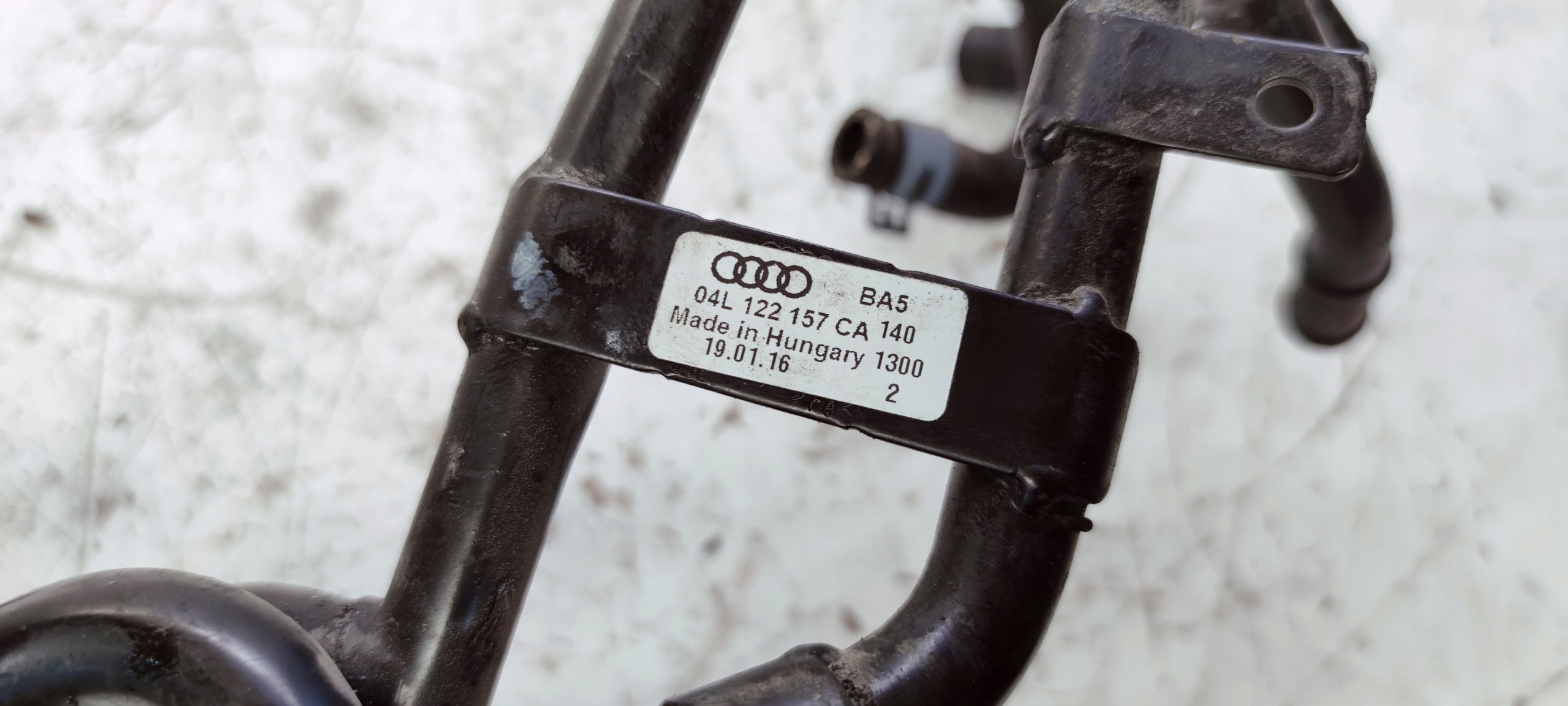 CRIJEVO CIJEV CIJEVČICA VODE AUDI A4 A5 2.0 TDI 04L122157CA