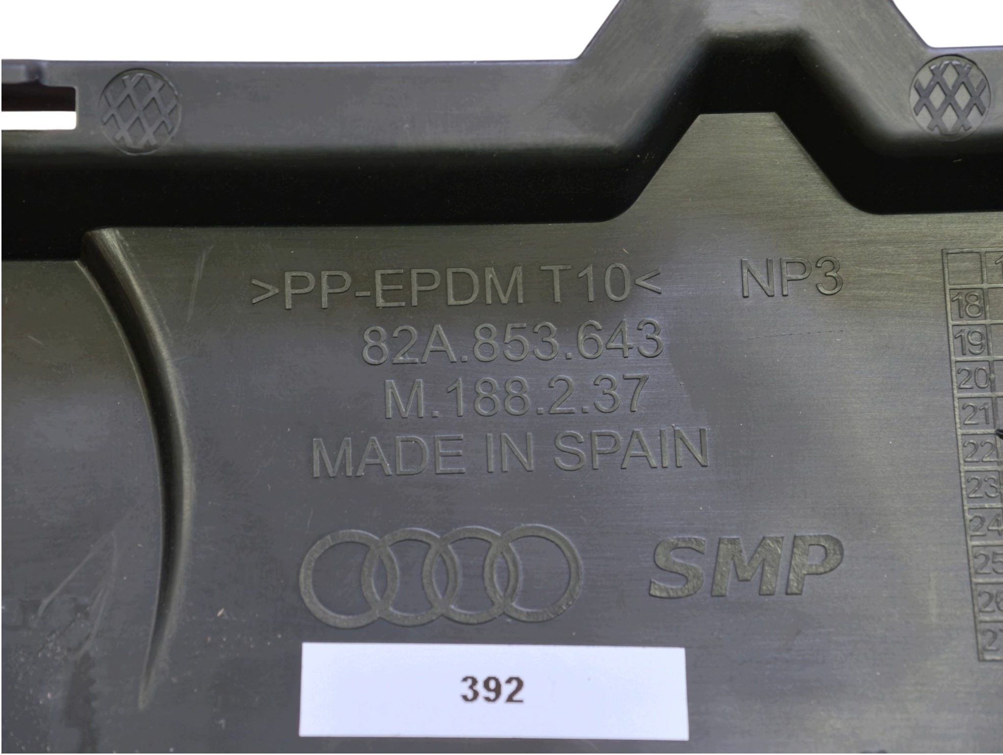 AUDI A1 II GB cap holder grille GRILLA radiator original 82A853643