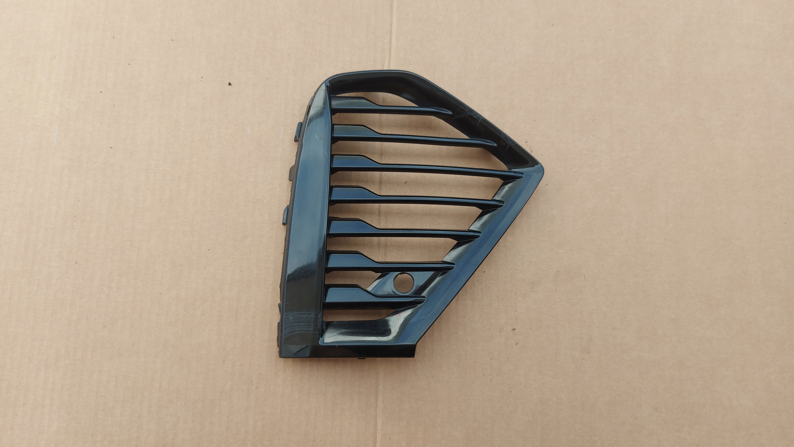 grid spoiler of a bumper right right front front VOLVO XC60 II R-design