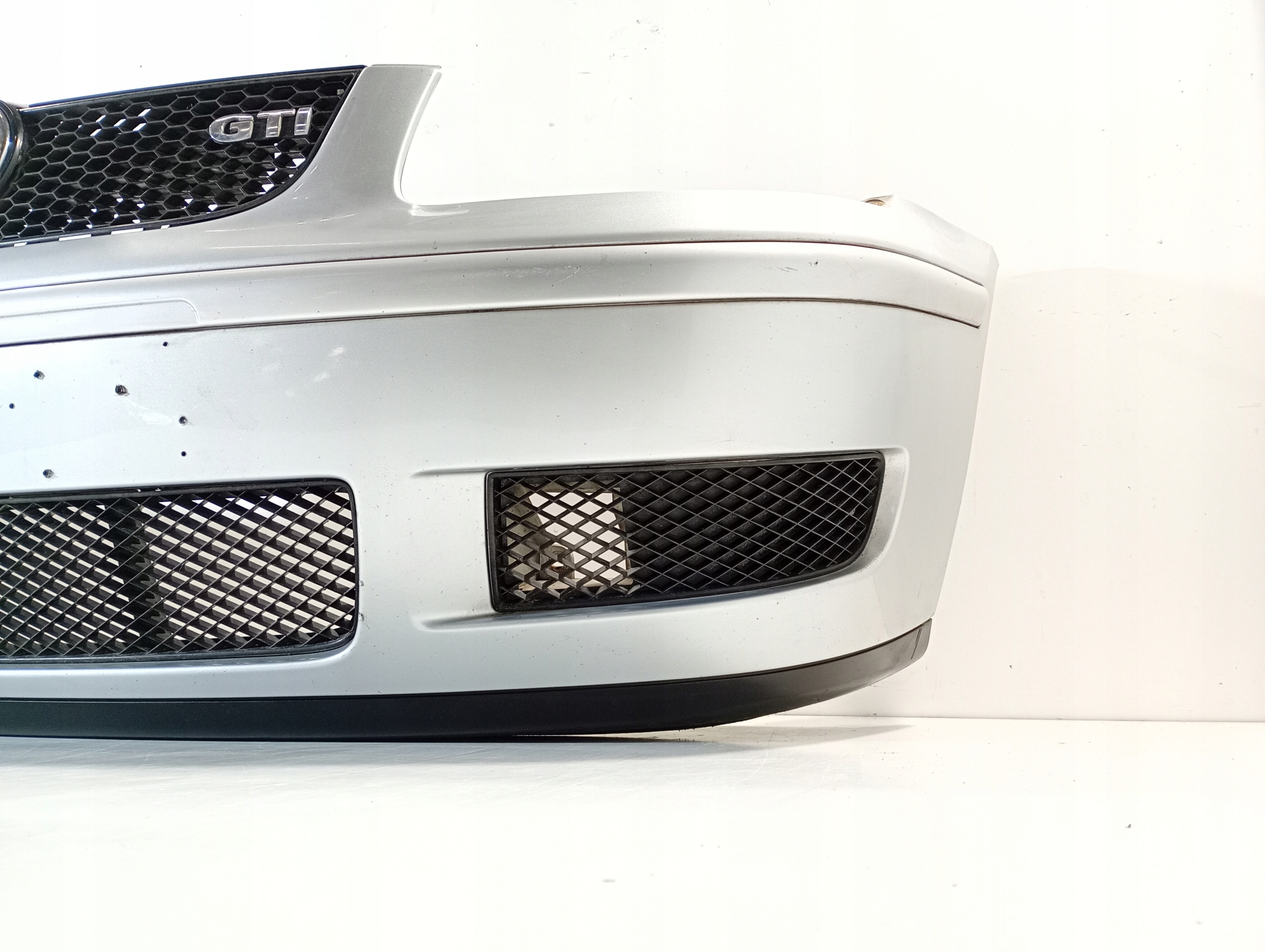 VW POLO 3 III FL 99-01 front bumper front kod lakieru LA7W