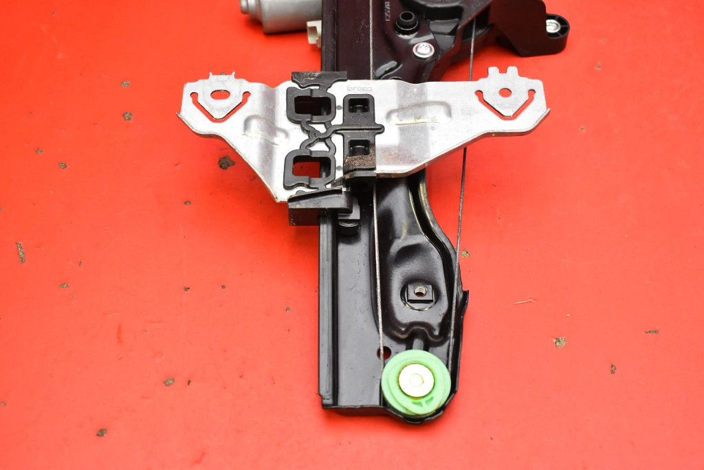 window regulator right front EU 807003ZL0B NISSASN PULSAR C13 5D HB 14-18