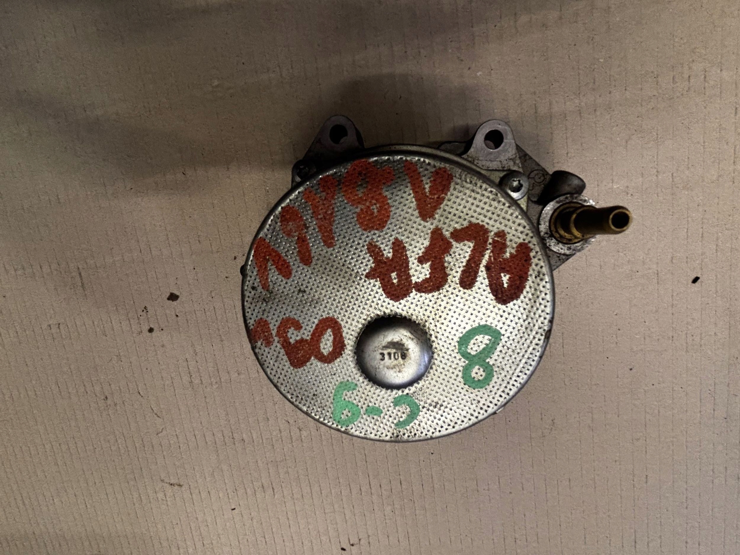 Alfa Romeo OE 55205446 насос вакум