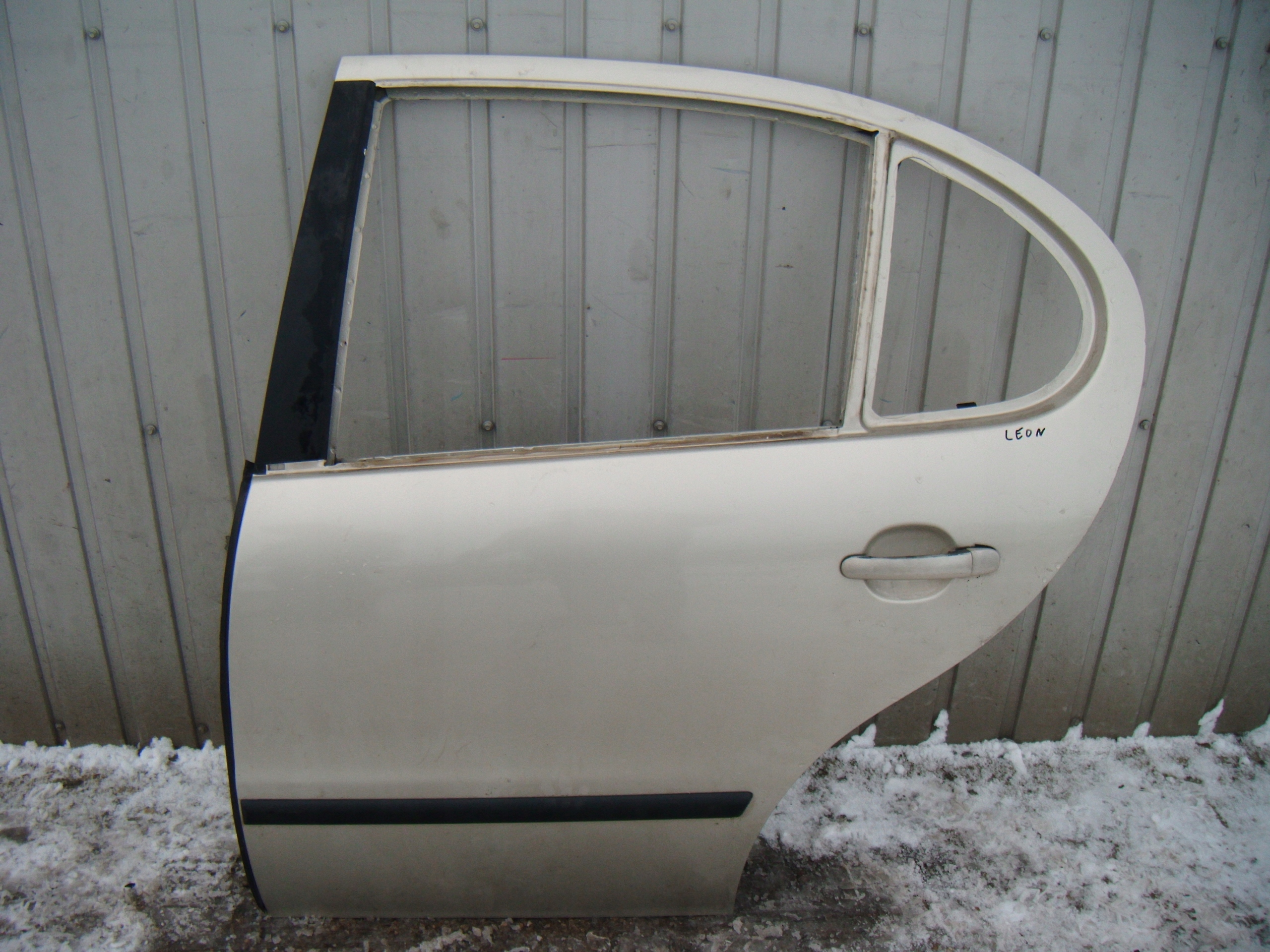 SEAT LEON 1 I 1999-2006 DRZWI LEWY TYŁ LAK L51R