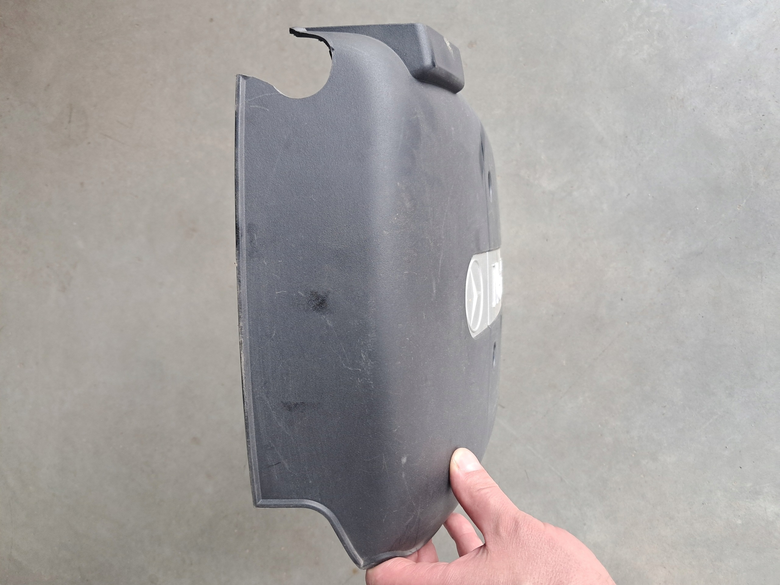 engine housing cover MERCEDES W203 2,2CDI A6110101067