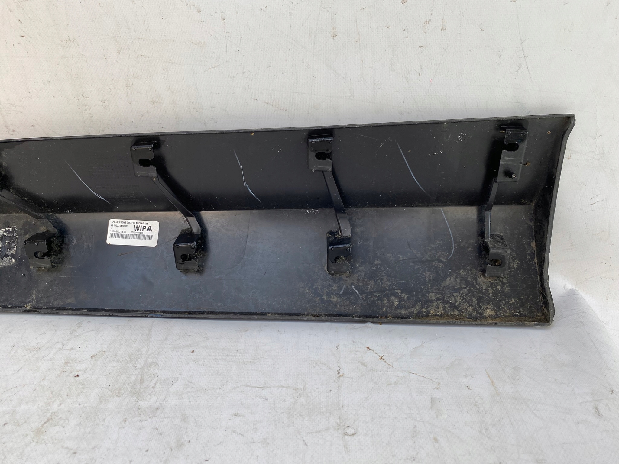 FORD MUSTANG MACH-E 21- moulding cap door right front LJ8B-R20848-ACW