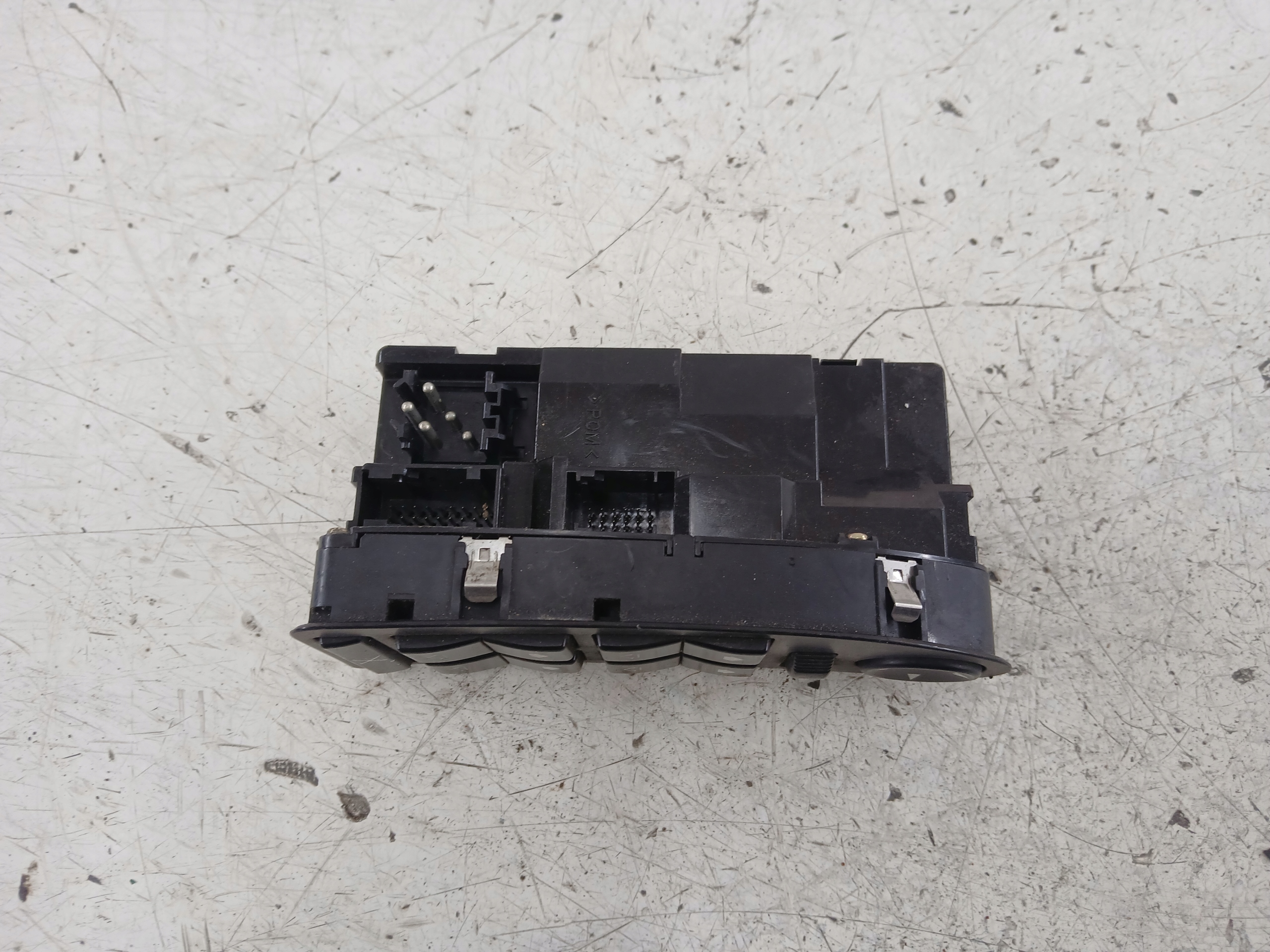 BMW E39 PANEL okna levý předek řidičů 8368966