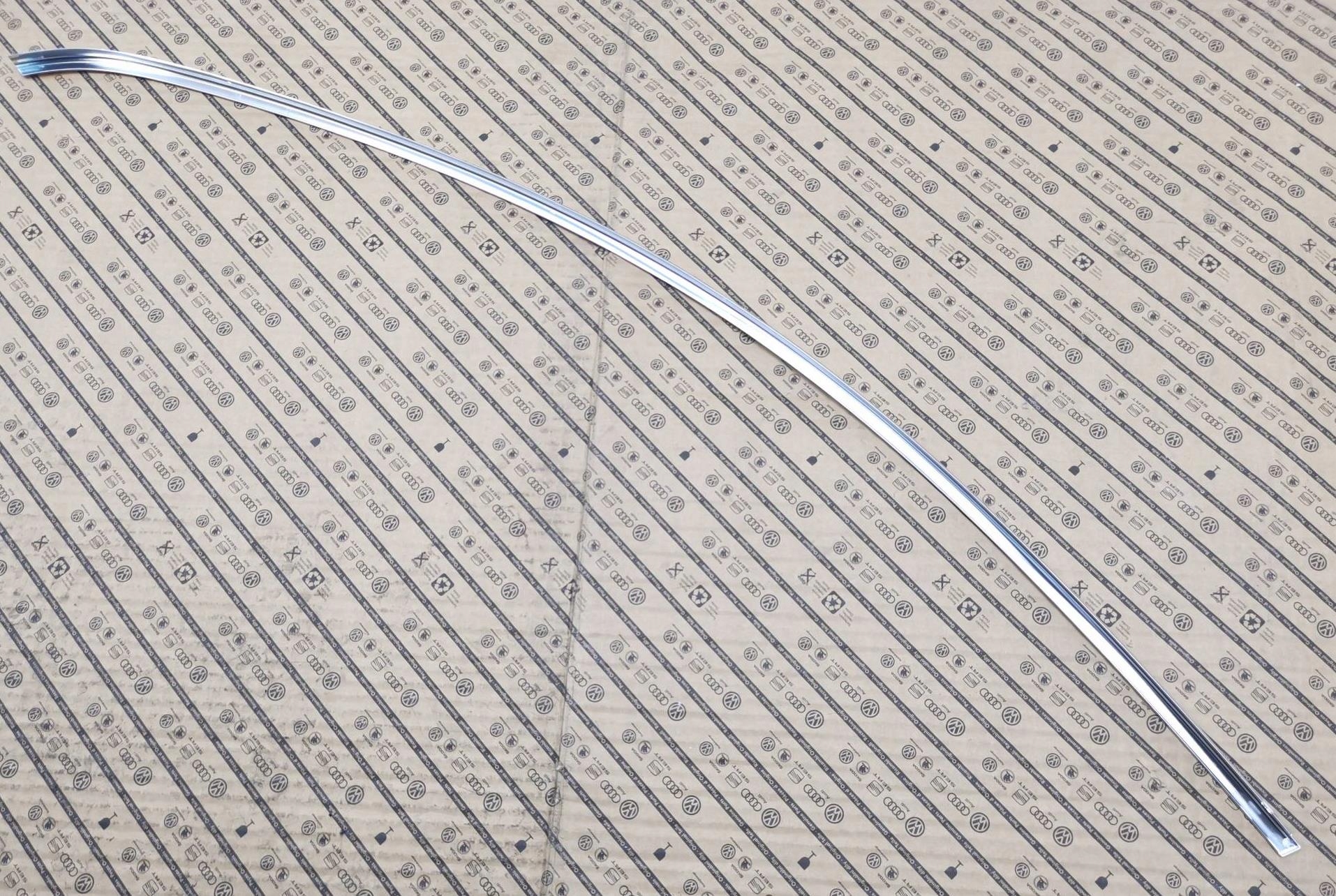 LISTWA OZDOBNA PRAWA VW PASSAT B7 3AF837644 7Z7 NOWA ORG Kolor srebrny