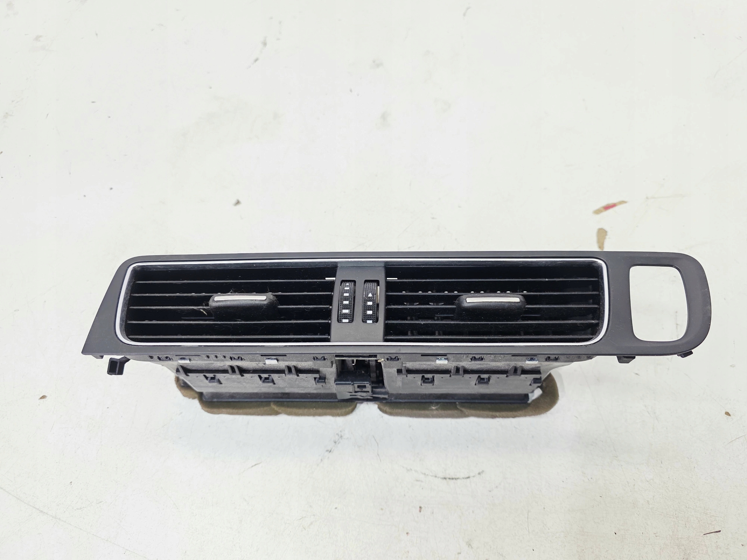 grid air conditioning devices central AUDI Q5 8R 8R2820951B