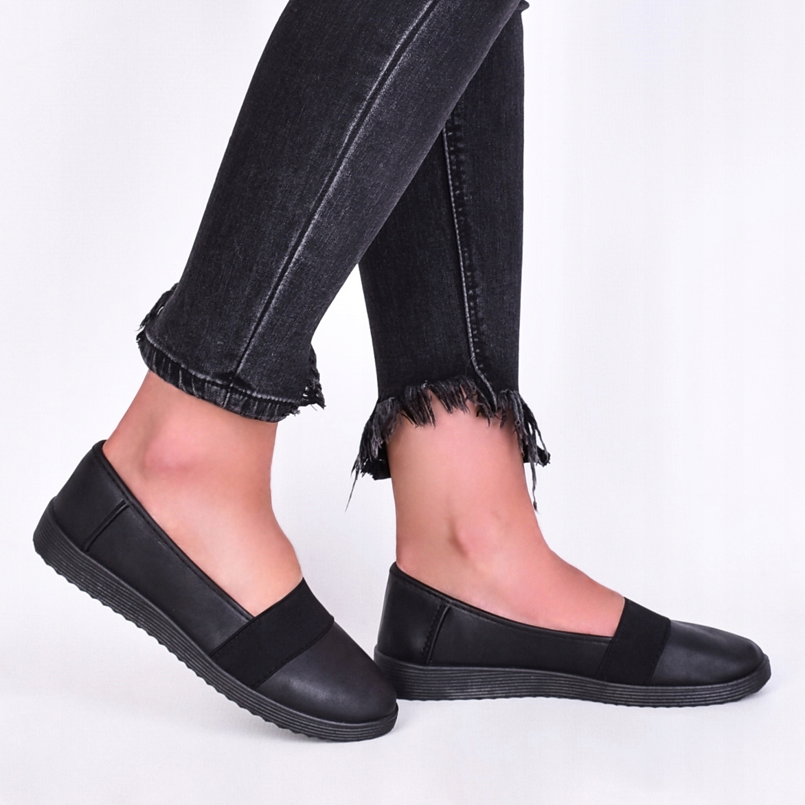 BALERINY DAMSKIE WYGODNE SKÓRZANE Z GUMKĄ CZARNE Cechy dodatkowe brak