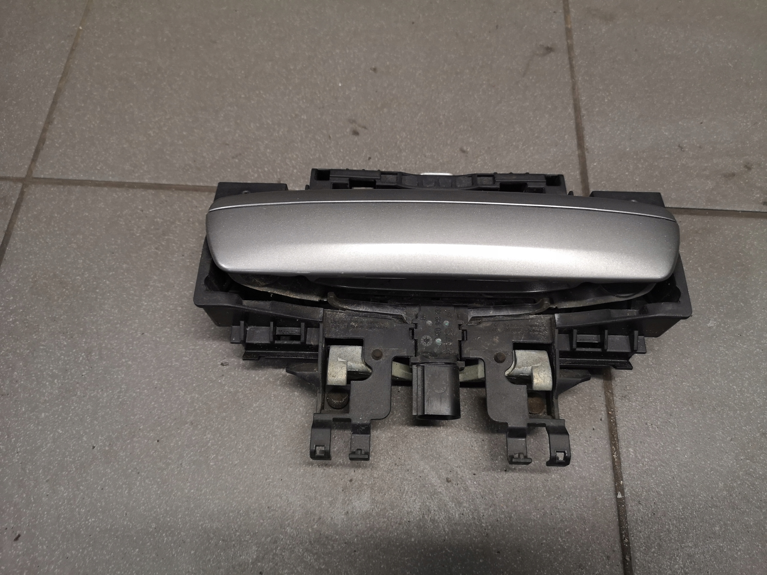 ручка двери левый внешний Audi A8 D3 4E0839885