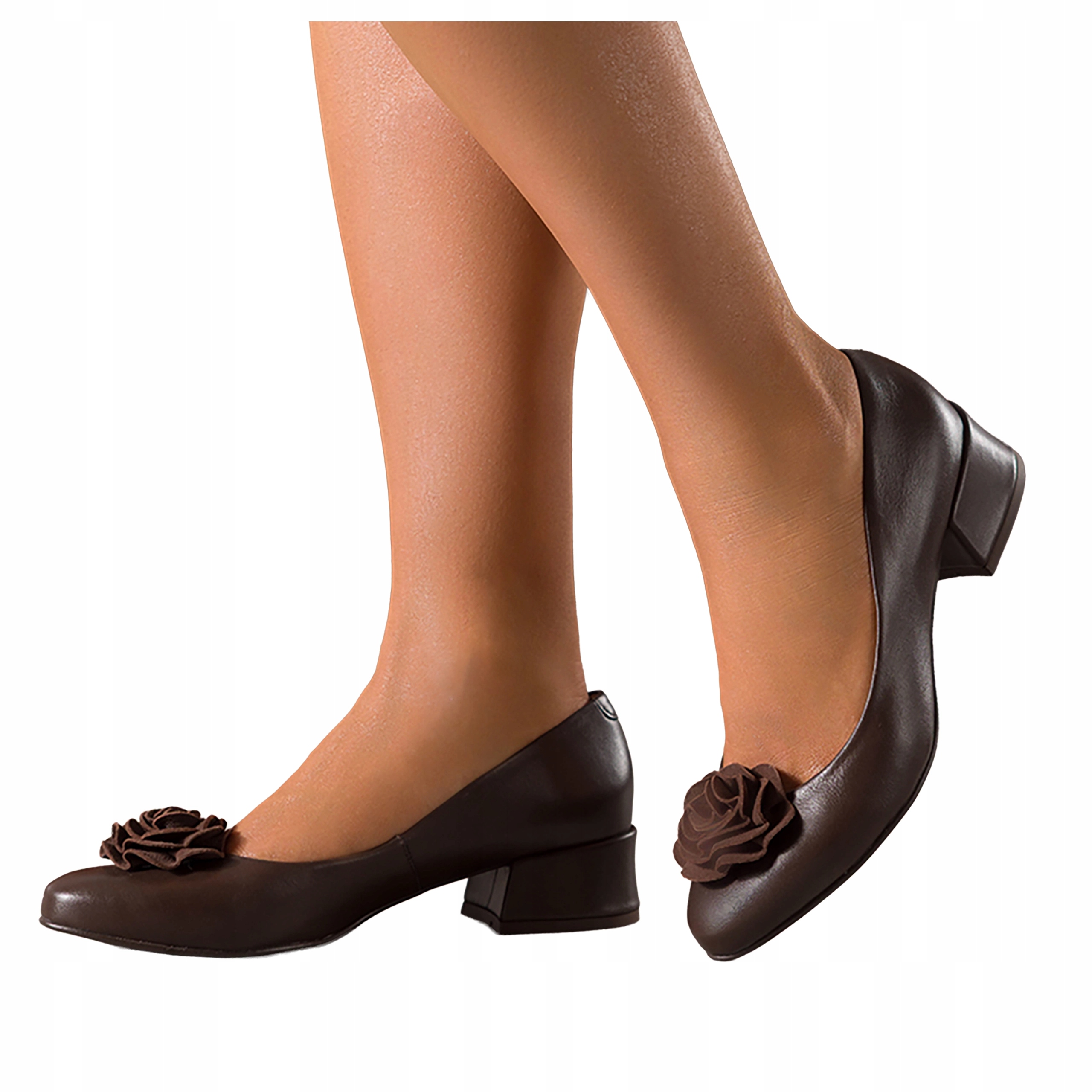 Čokoládové dámské kožené lodičky na kostce s ozdobným květem, velikost 38