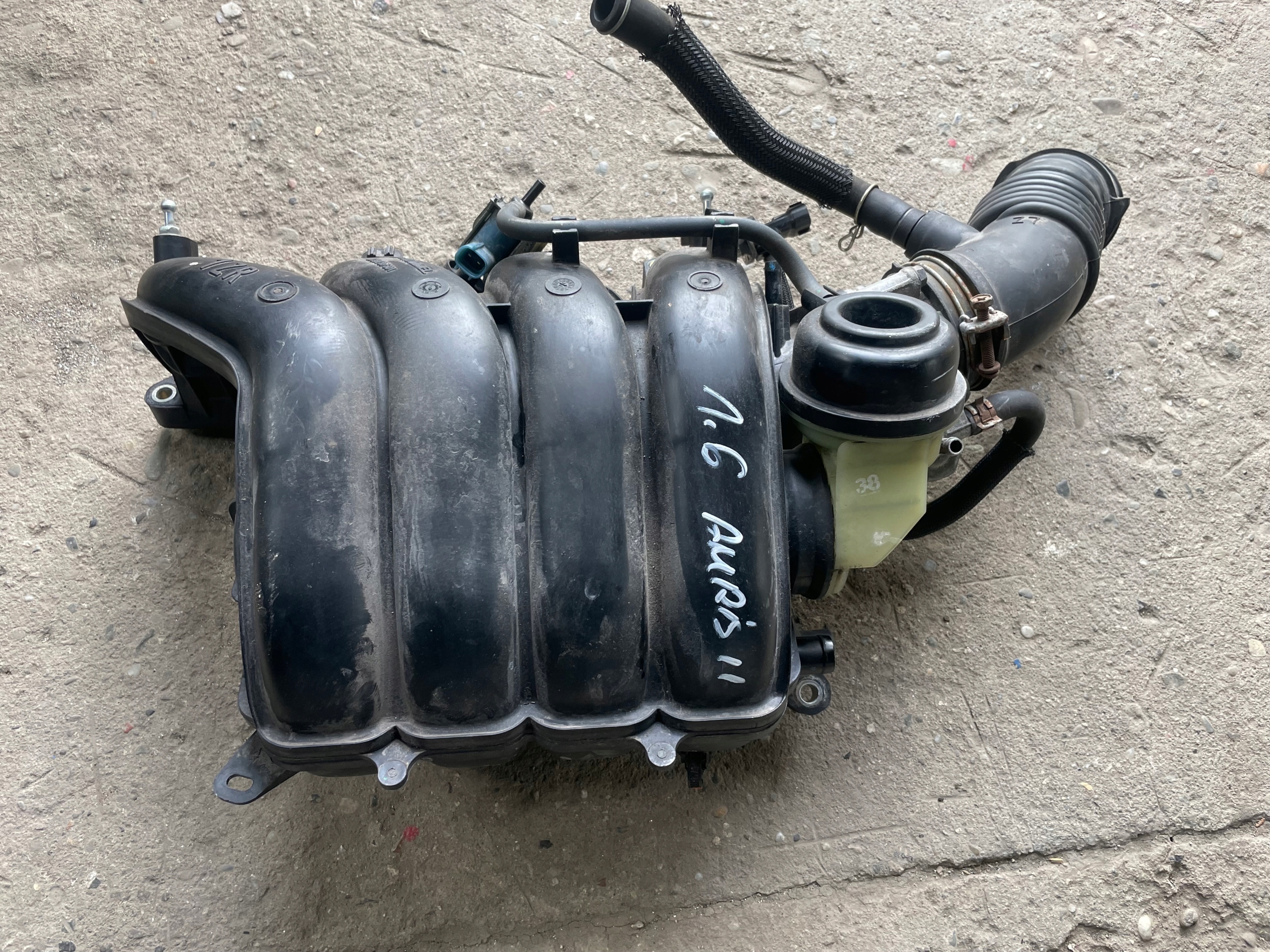 TOYOTA Auris II 1,6 коллектор впускной