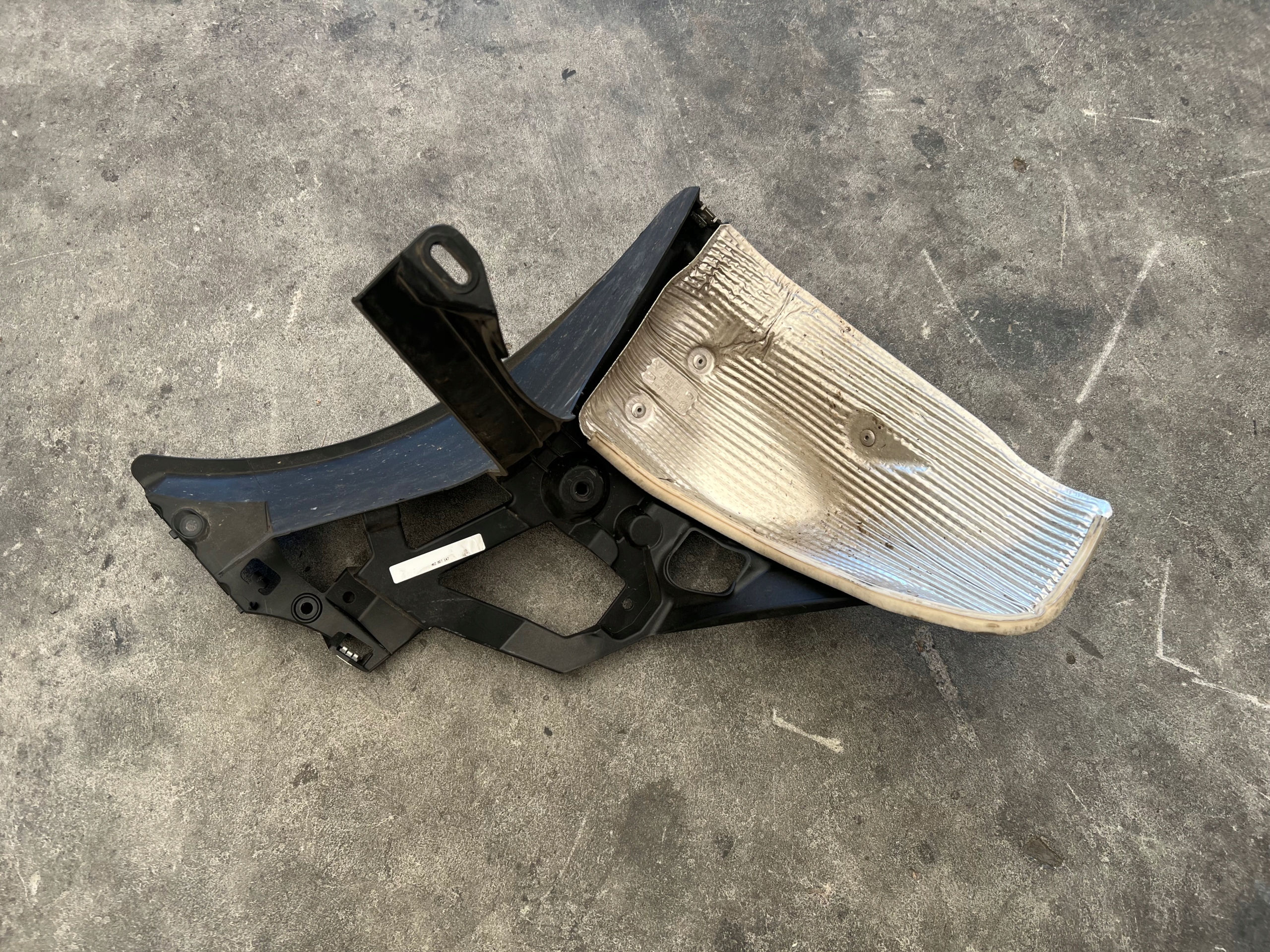 PORSCHE 982 CAYMAN LEWY SLIZG ZDERZAKA TYL 982807147