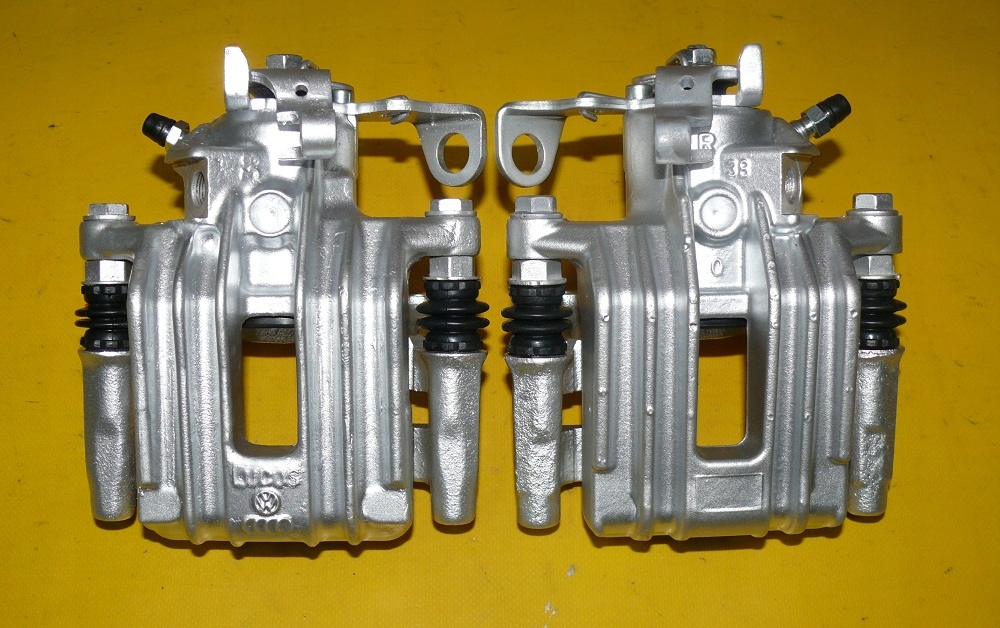 1J0615424D 1J0615423D - СУППОРТЫ ЛЕВЫЙ И ПРАВЫЙ ЗАДНИЙ SKODA OCTAVIA Я 1 230/9 96-