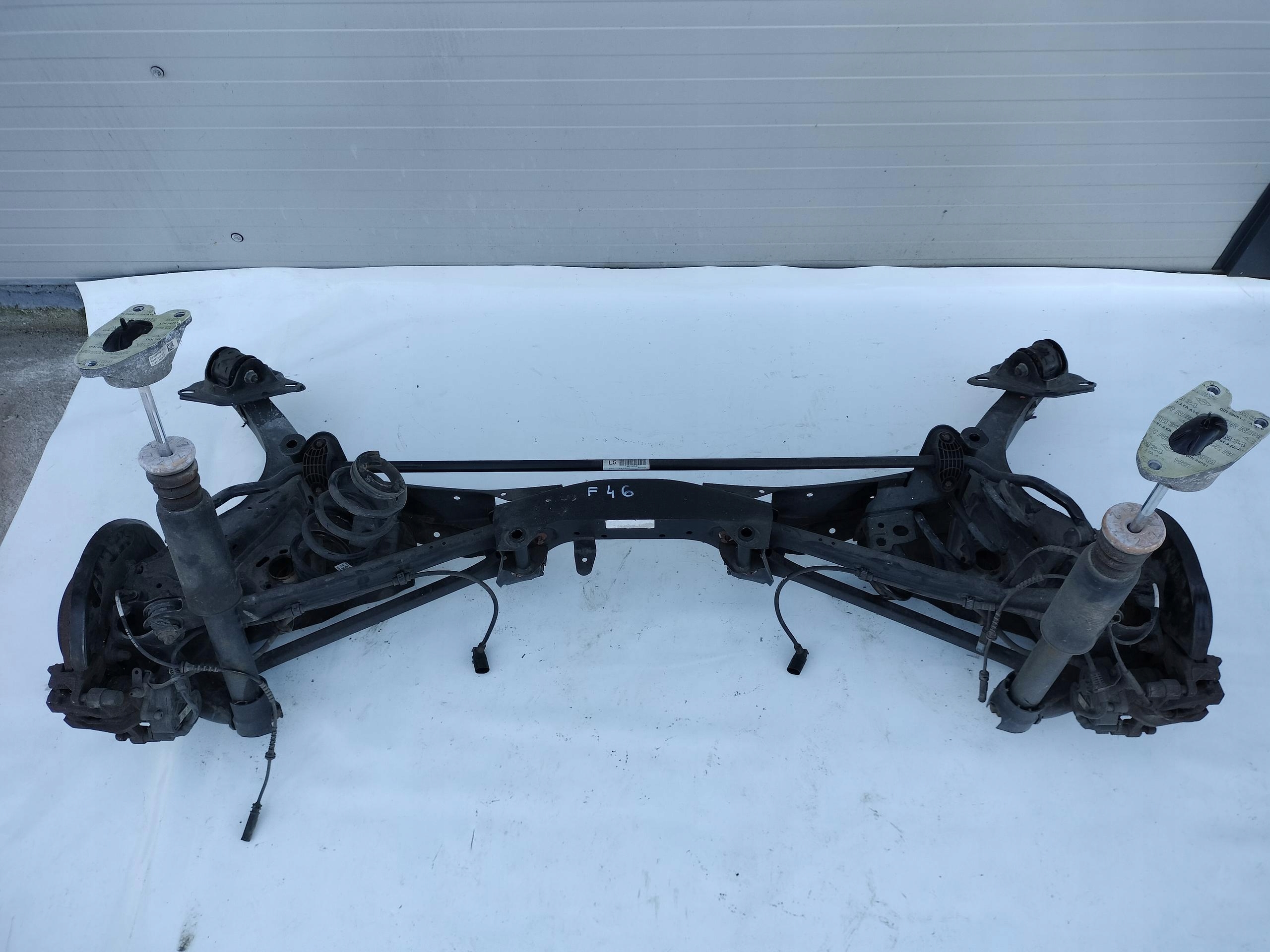 ZAWIESZENIE BELKA TYŁ KOMPLETNE BMW F45 F46 2.0D