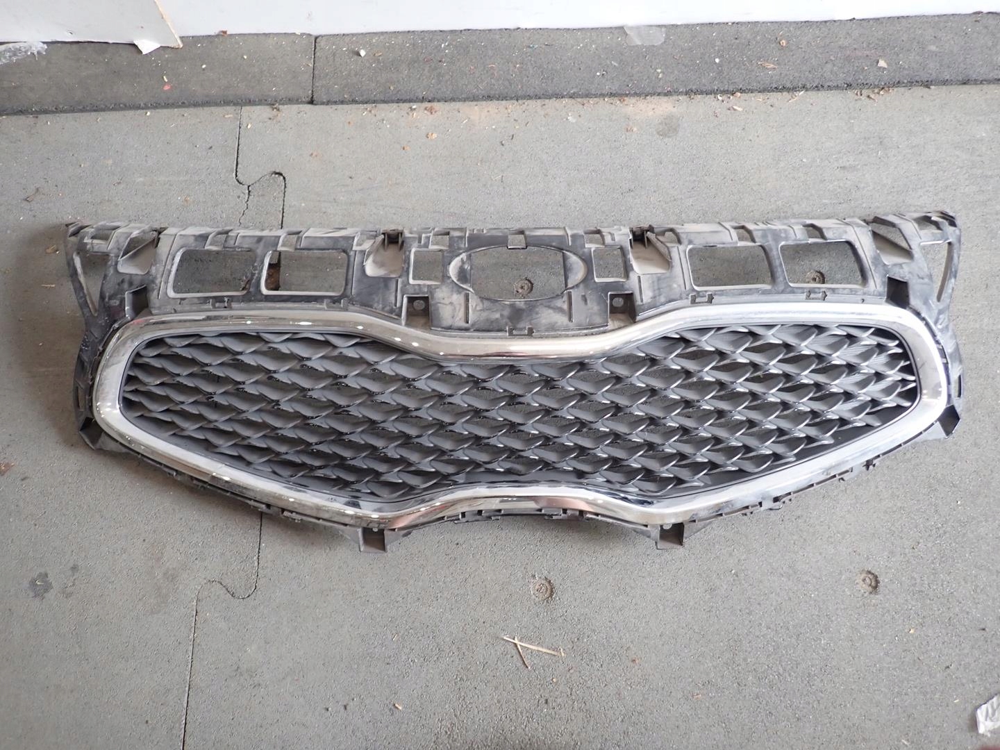 grille KIA CARENS IV 2013- 86352-A4000