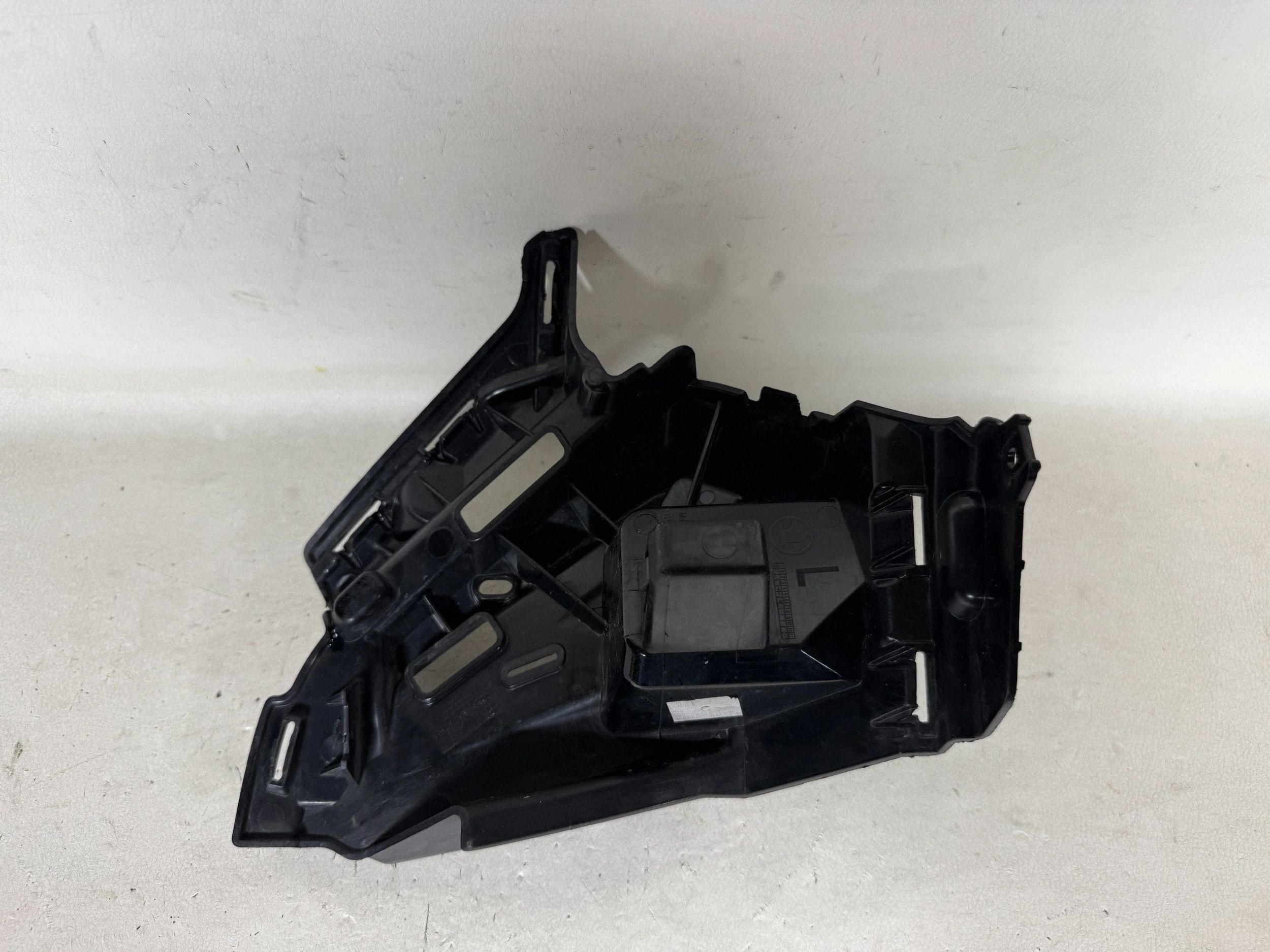 SKODA KAROQ bumper bracket left front 57A807723A