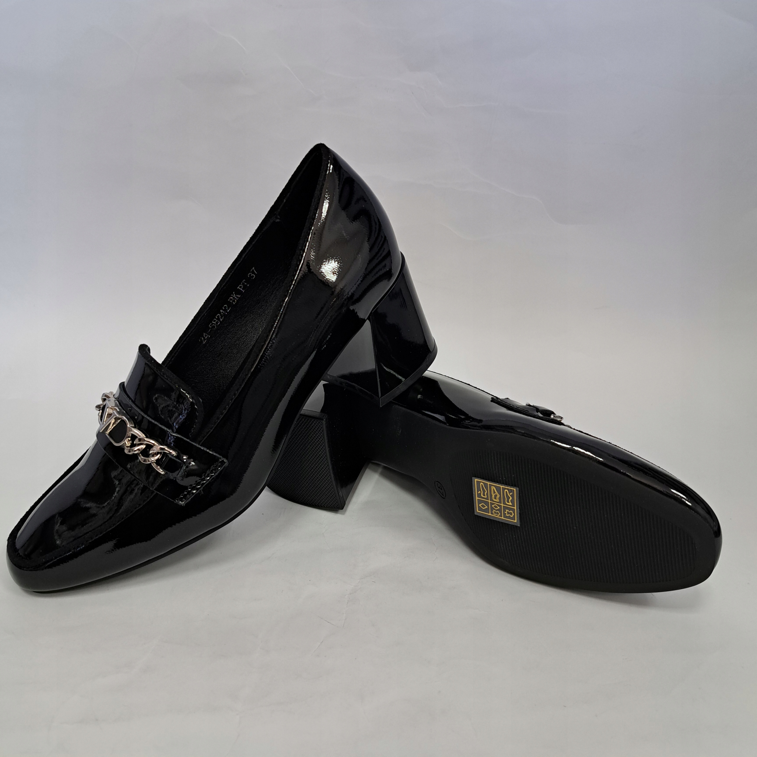 Eleganckie skórzane mokasyny na obcasie r.38 Nosek inny