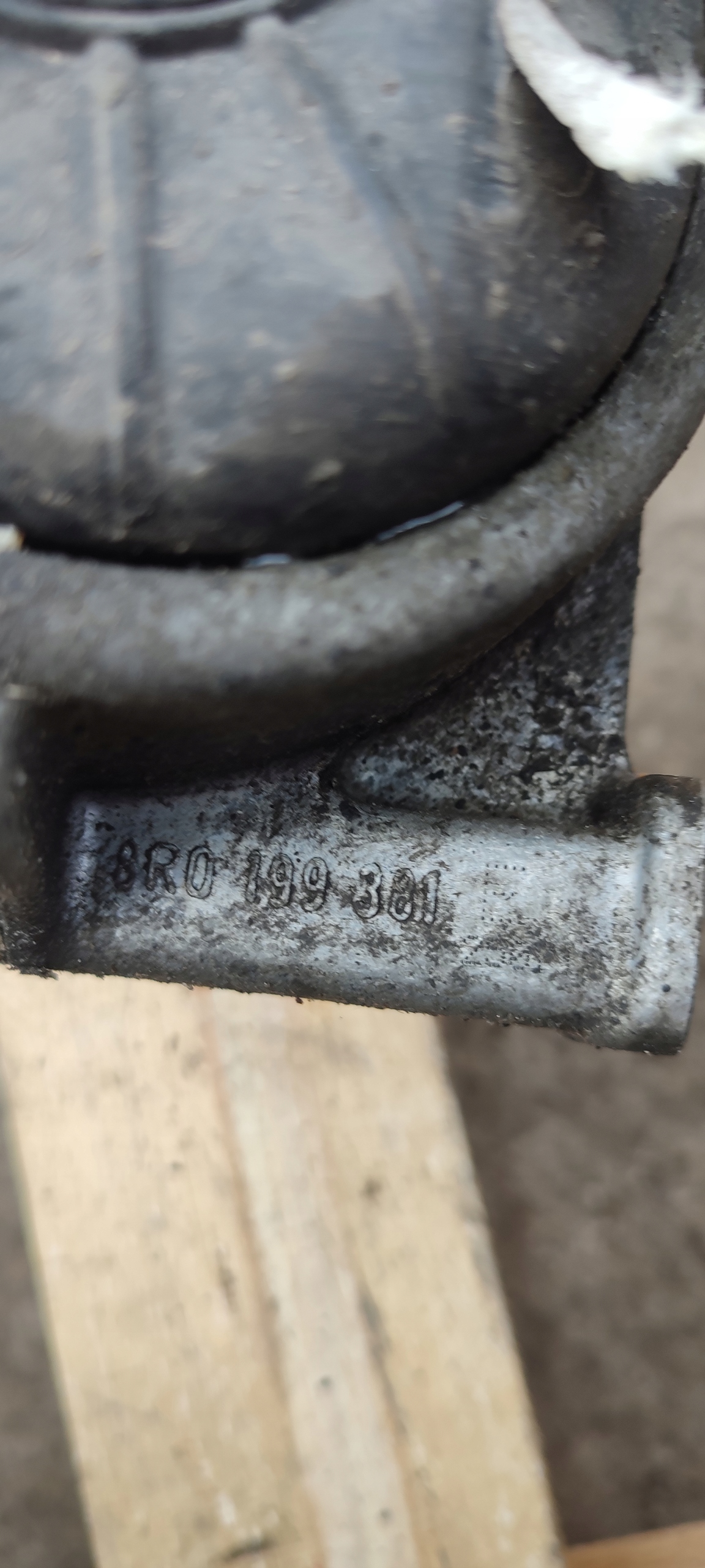 engine mount AUDI A4 B8 A5 8T 8K 1.8 TFSI 8R0199381E