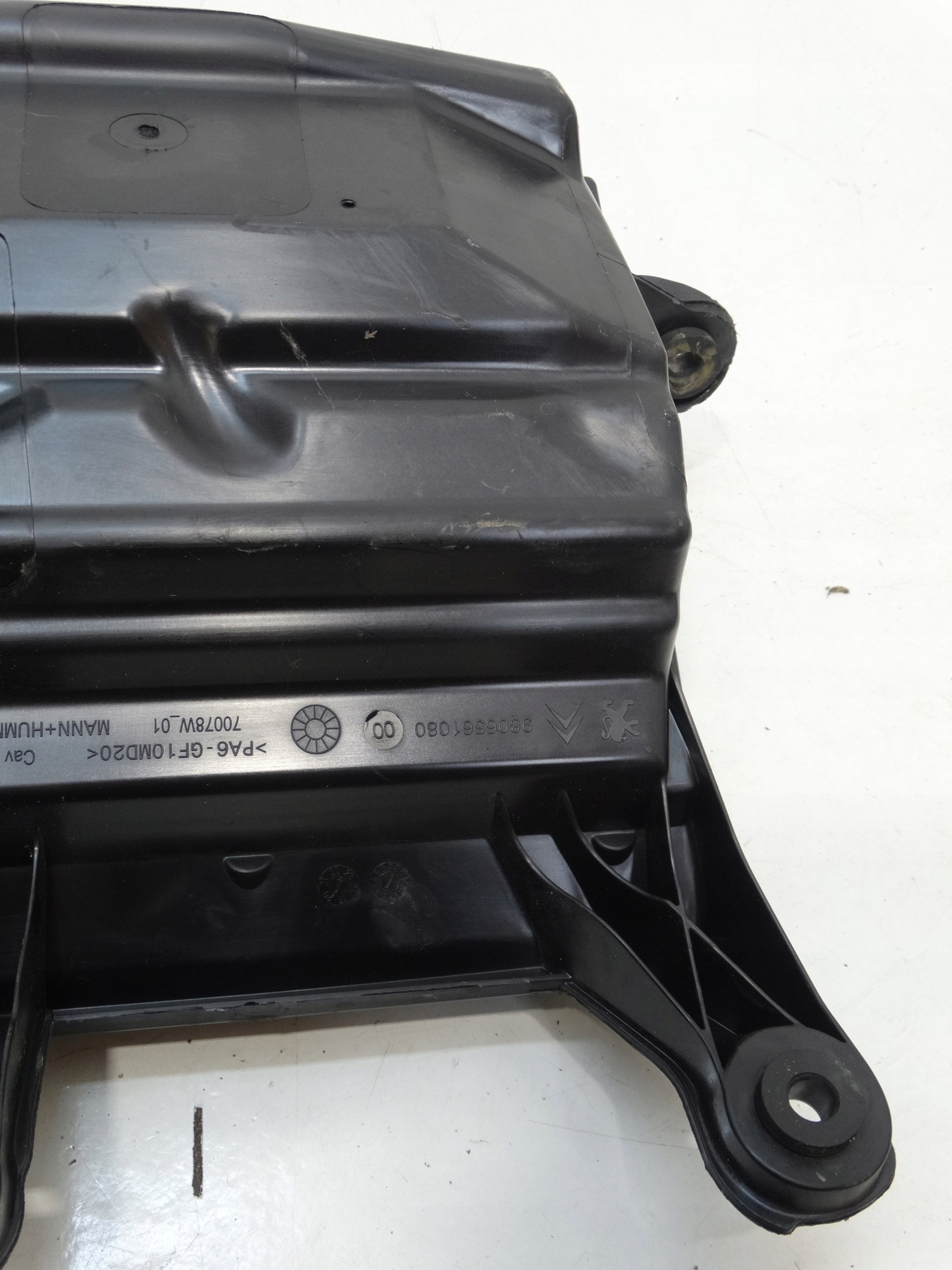 air filter housing PEUGEOT CITROEN 1.6 BLUEHDI 43TYS.KM 9806561080