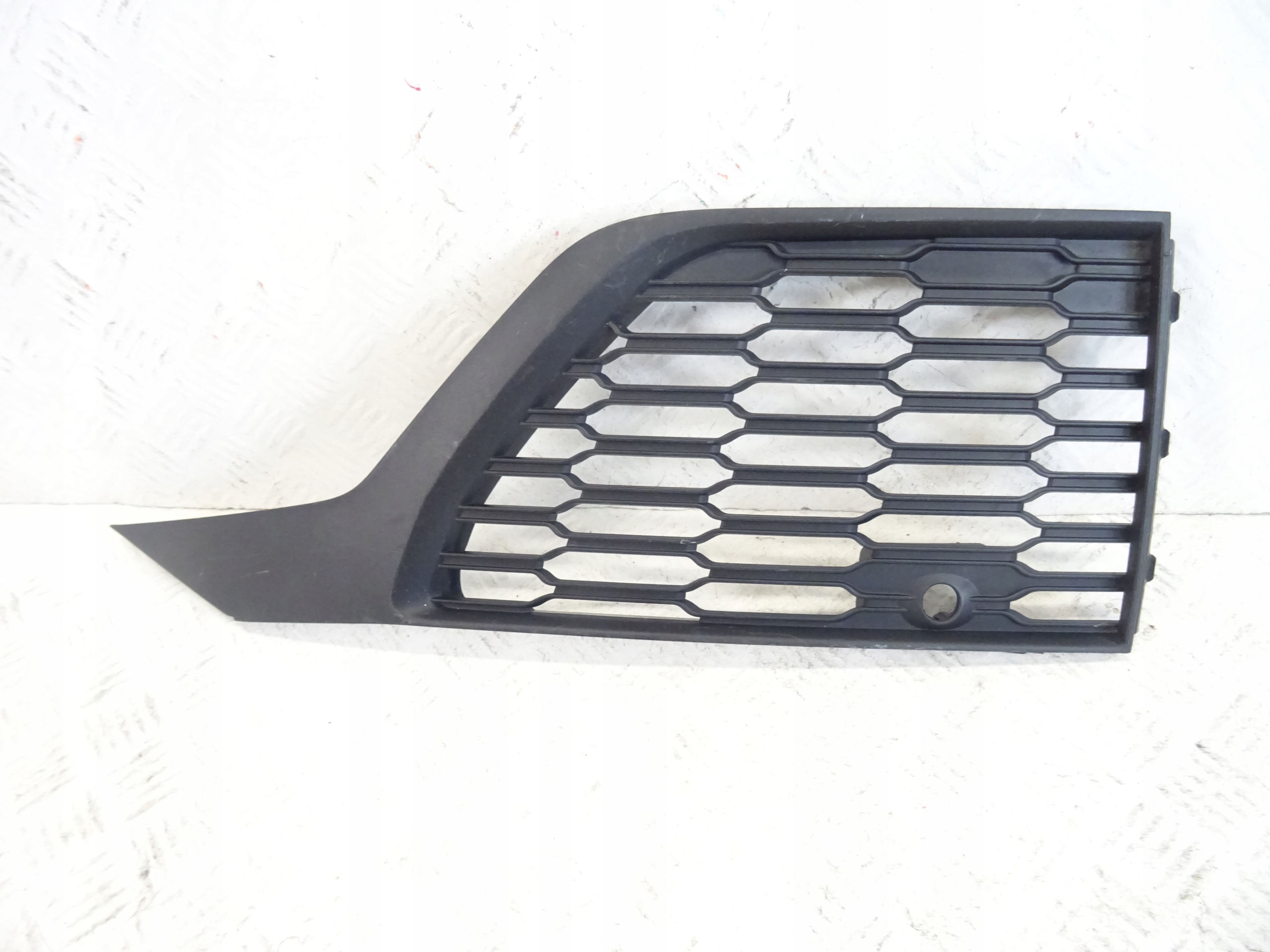 grid of a bumper front front left AUDI Q7 4M LIFT 4M0807681AM