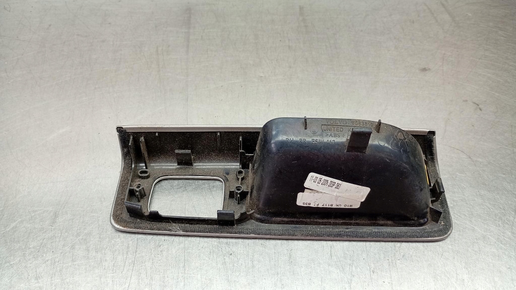Держатель дверь правая задняя volvo S40 II V50 8663819