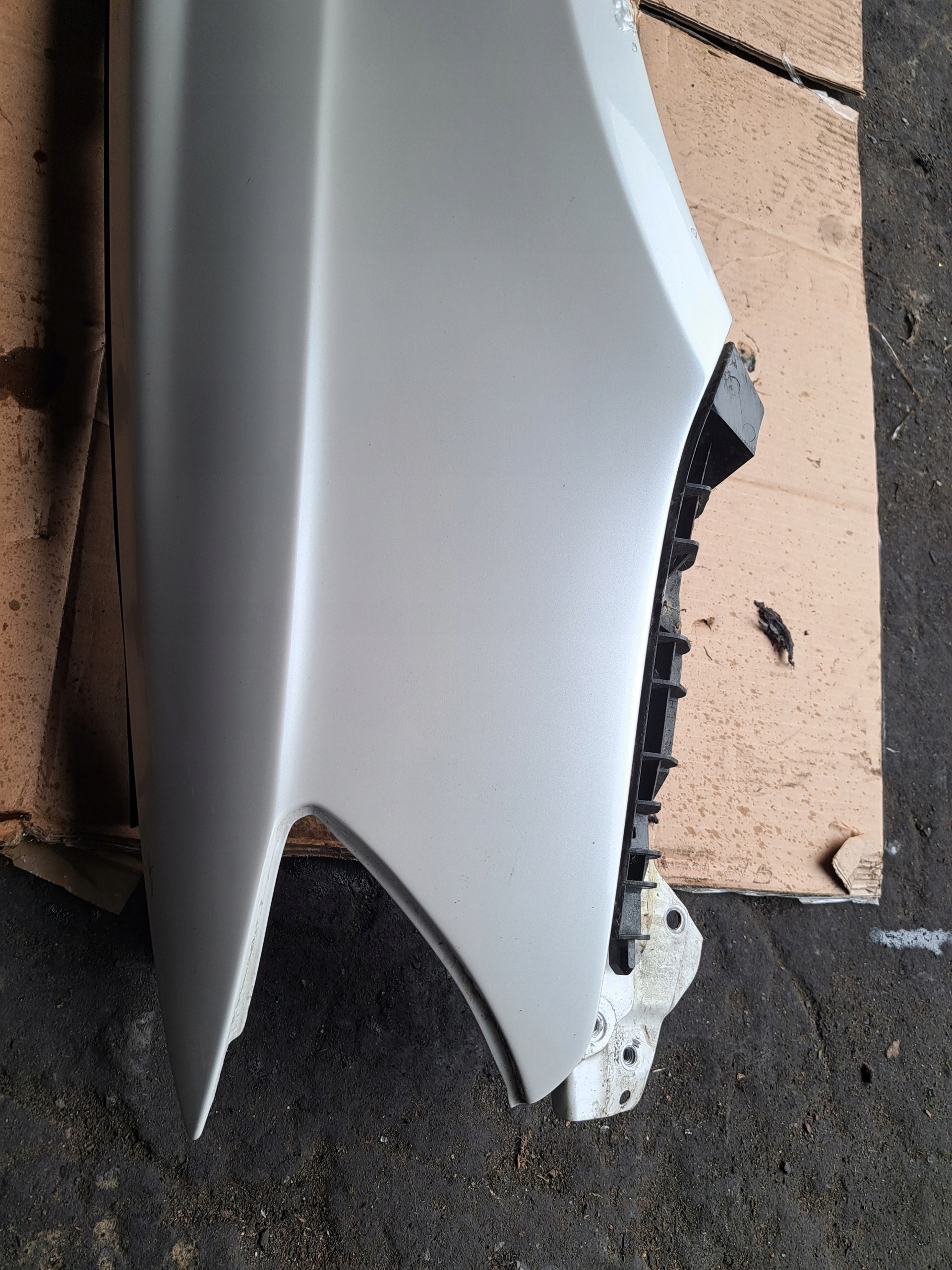 fender left front SUBARU LEGACY IV 37J