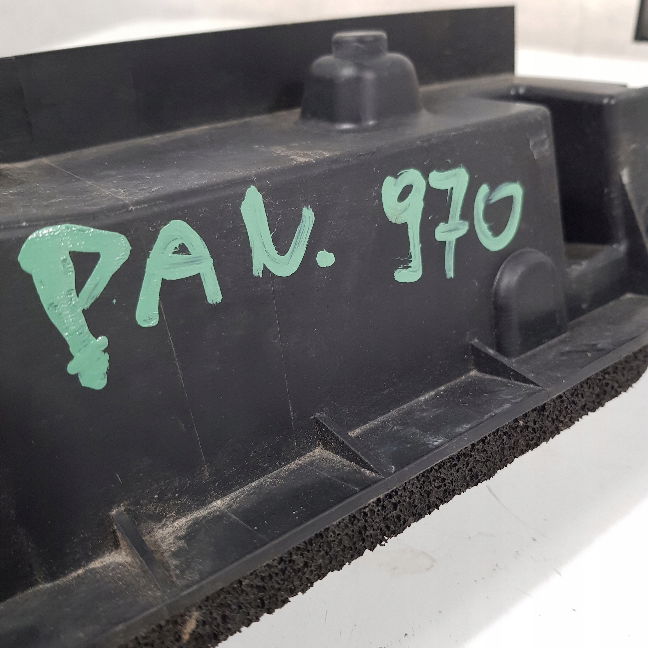 OSŁONA NAKŁADKA ŚCIANY GRODZIOWEJ PORSCHE PANAMERA Typ samochodu Samochody osobowe