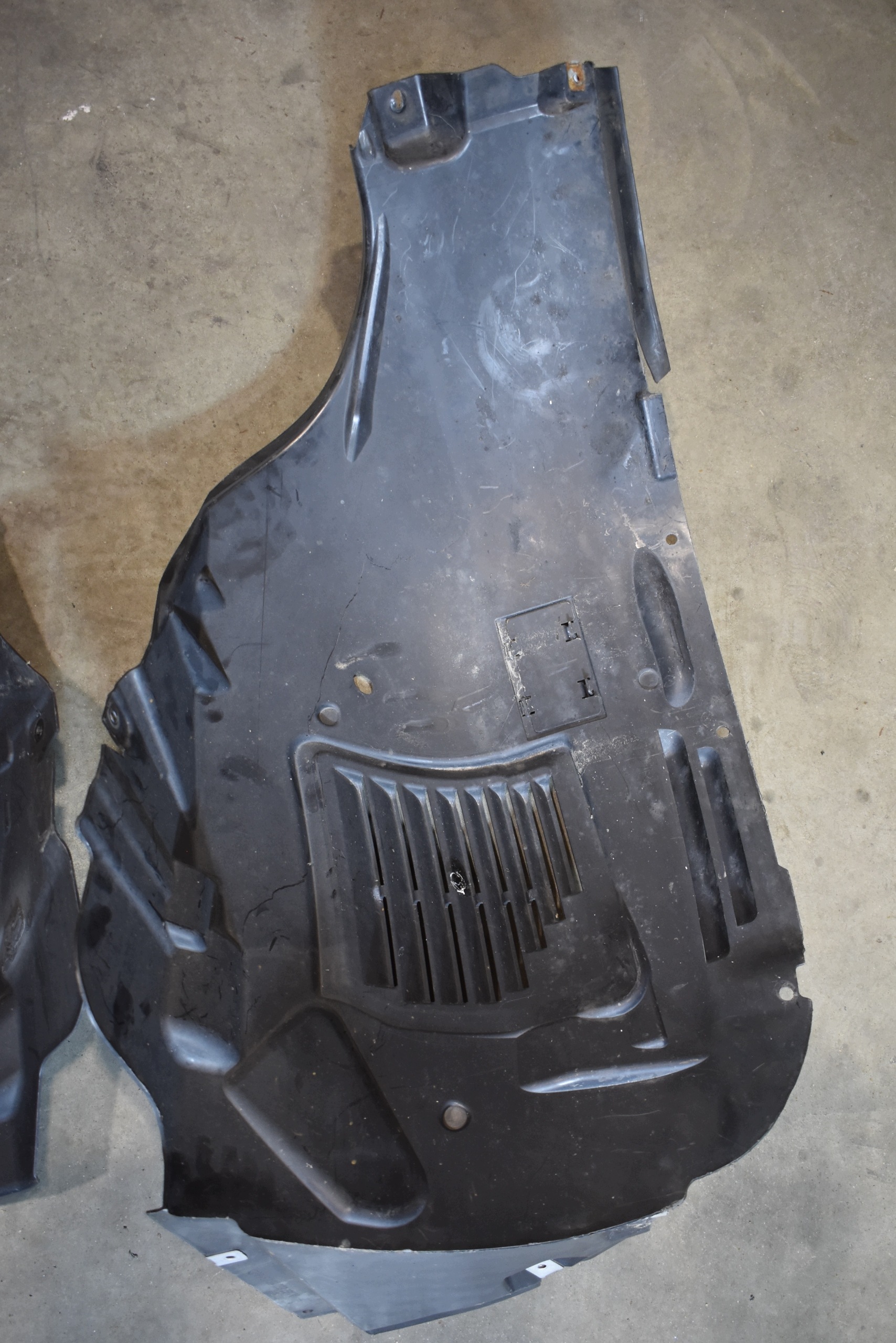 IDEALNE mudguard front front right KPL. MERCEDES GLS X167 1