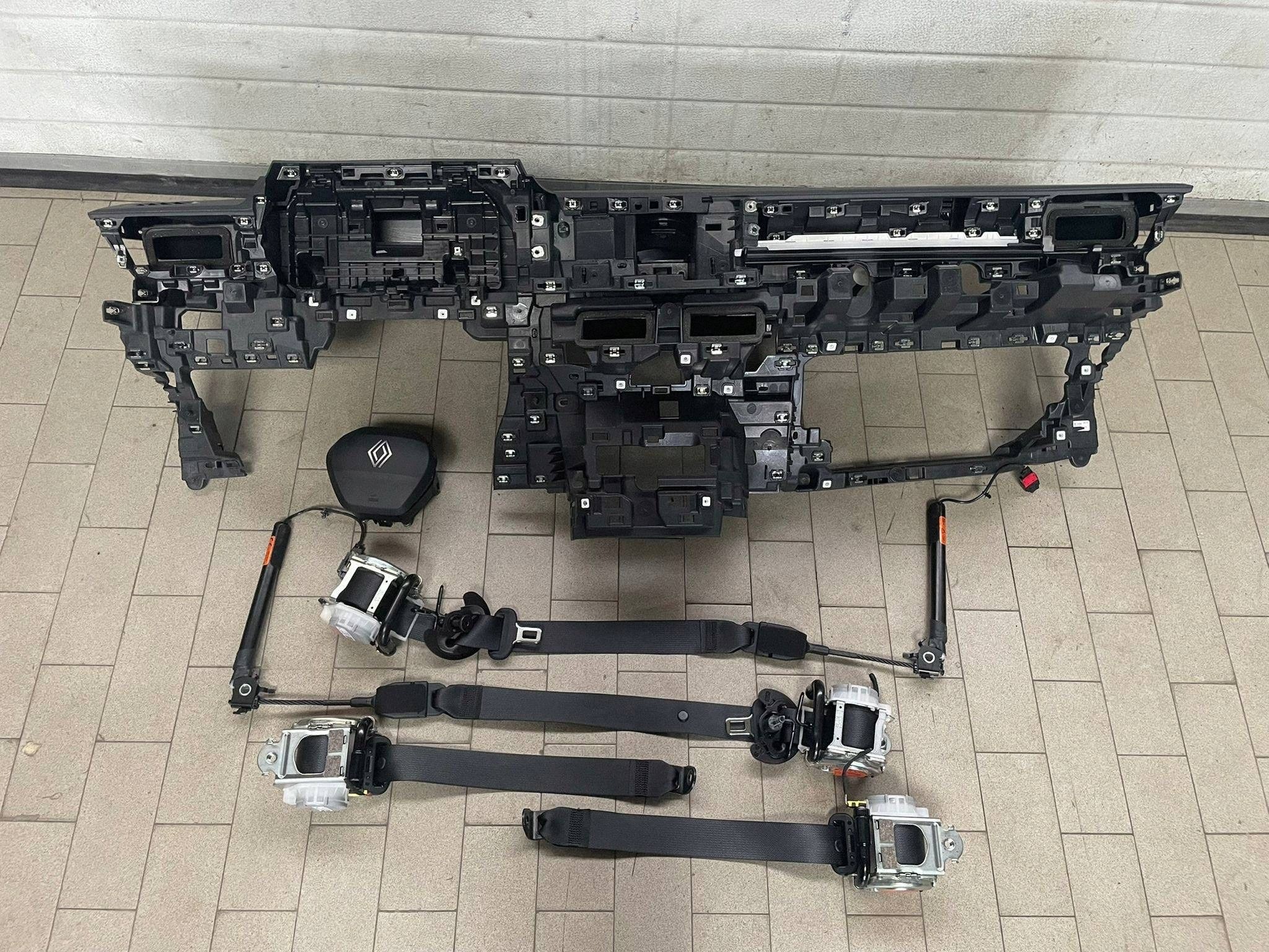 console dashboard airbag PASAZER KIEROWCA tension belts adjusters RENAULT 4 e-tech