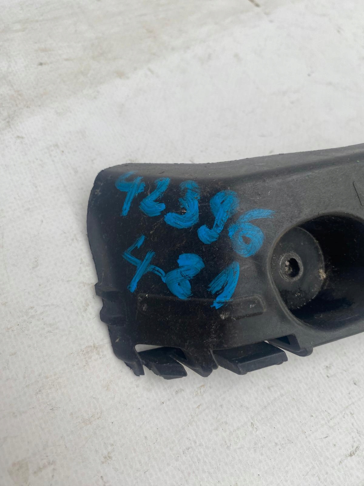 OPEL KARL CHEVROLET SPARK IV 15- bumper bracket left rear rear part