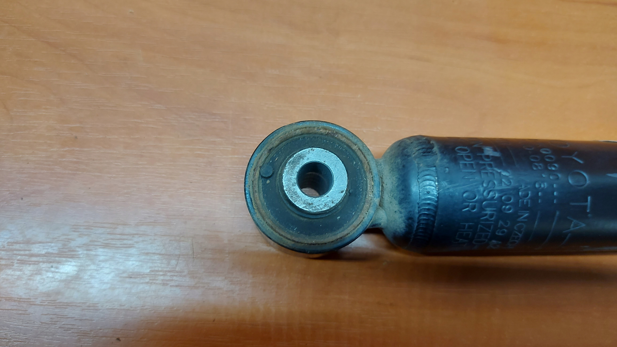 shock absorber right left rear part rear TOYOTA YARIS IV 20