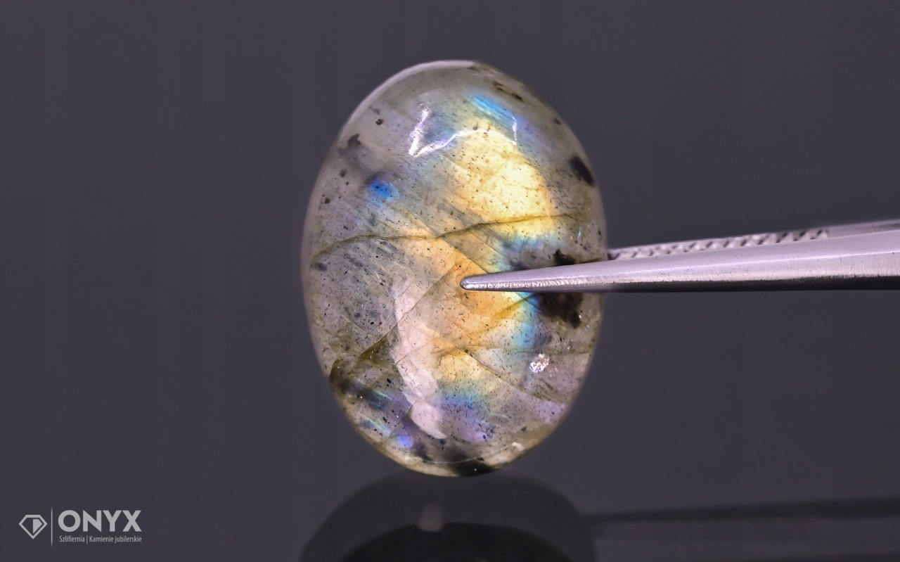 Labradorit kabošon ovál 21x15 mm