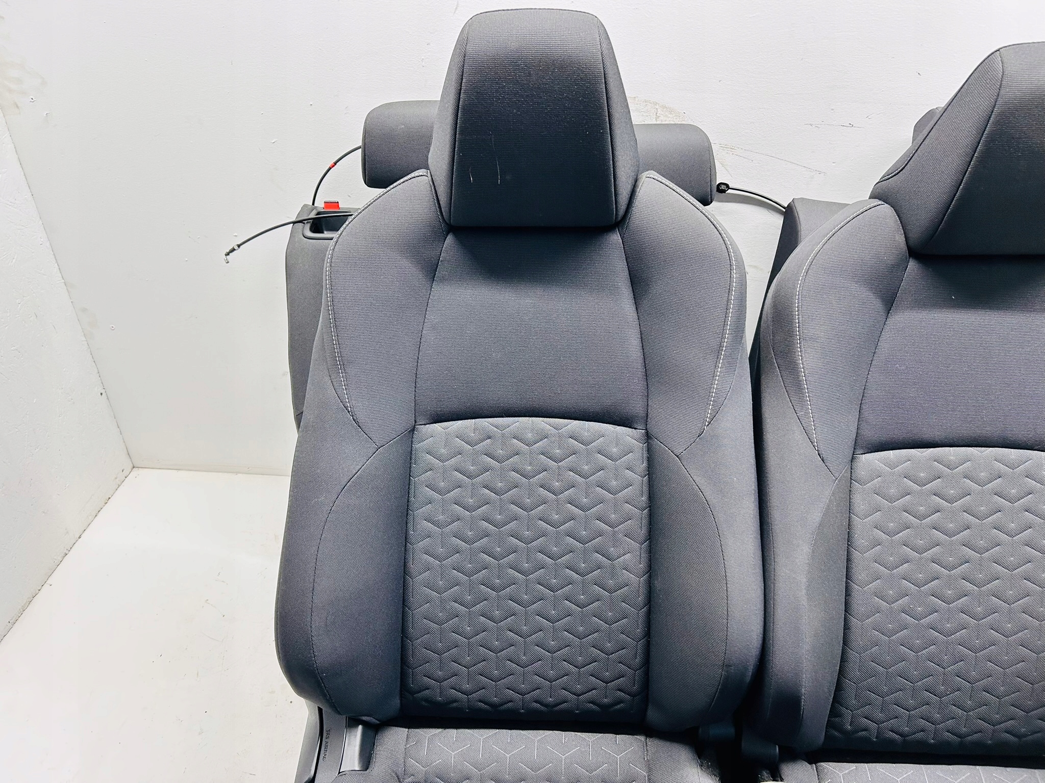RAV4 V ГИБРИД кресла диван материал комплект
