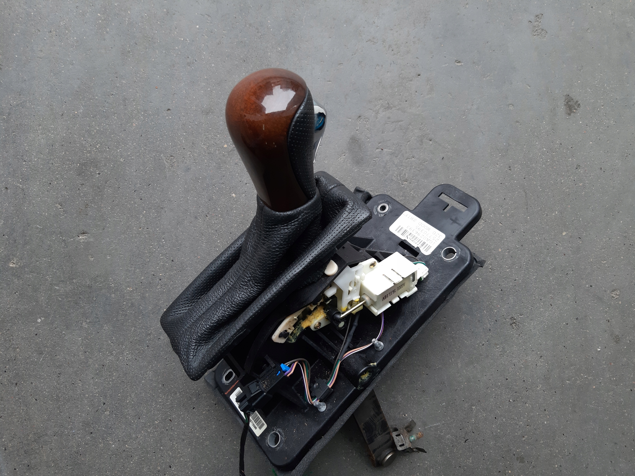 gear lever knob trim CADILLAC CTS and 3.6