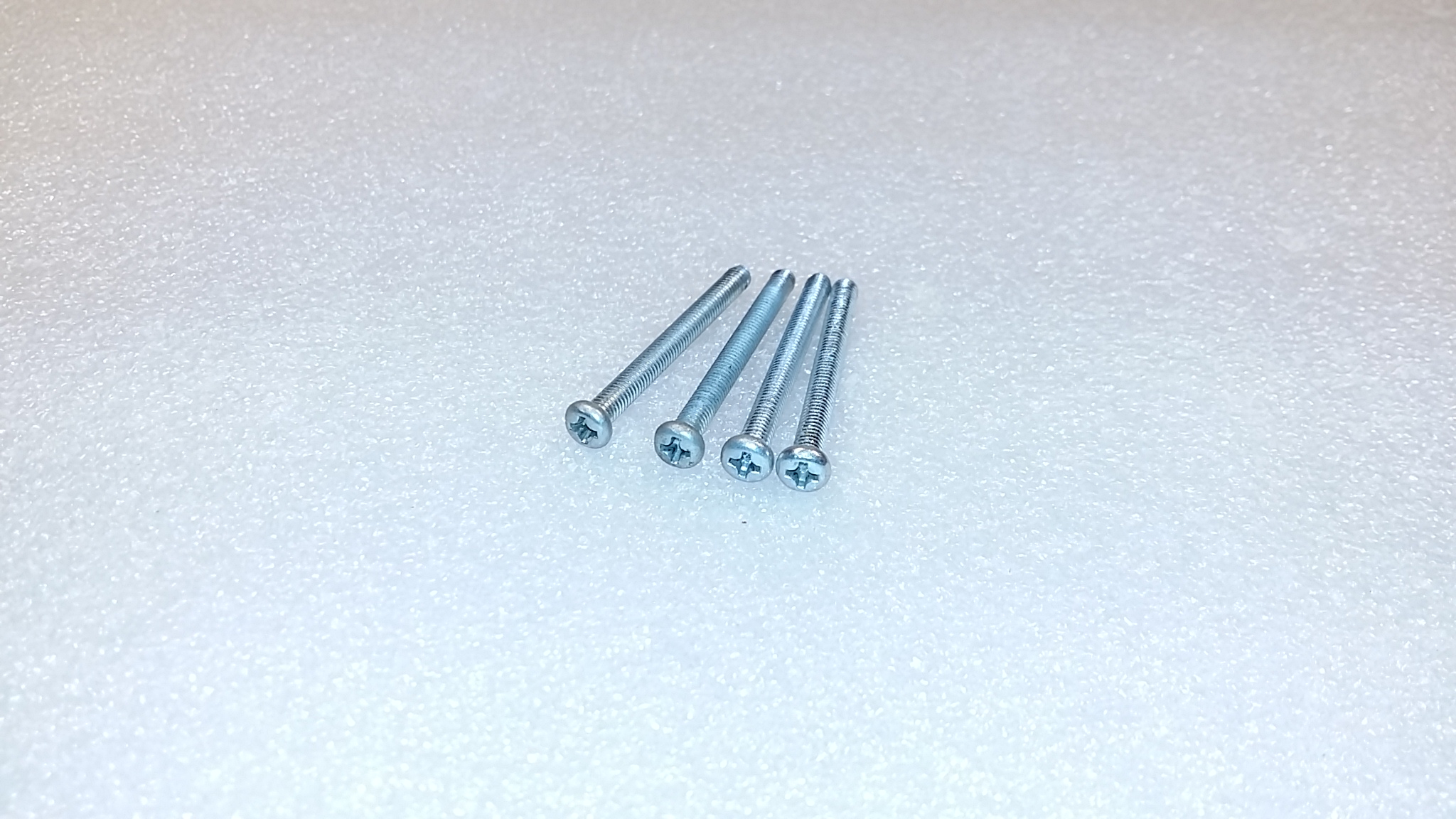 Antminer S9 - ŚRUBY MOCUJĄCE WENTYLATOR - ŚRUBKI Model karty graficznej Śruby wentylatora S9