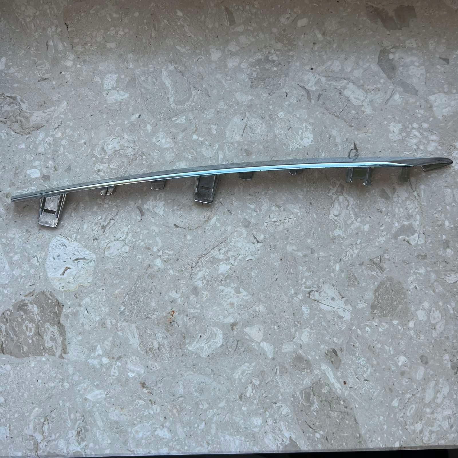 Toyota moulding grilla left 53126-02060