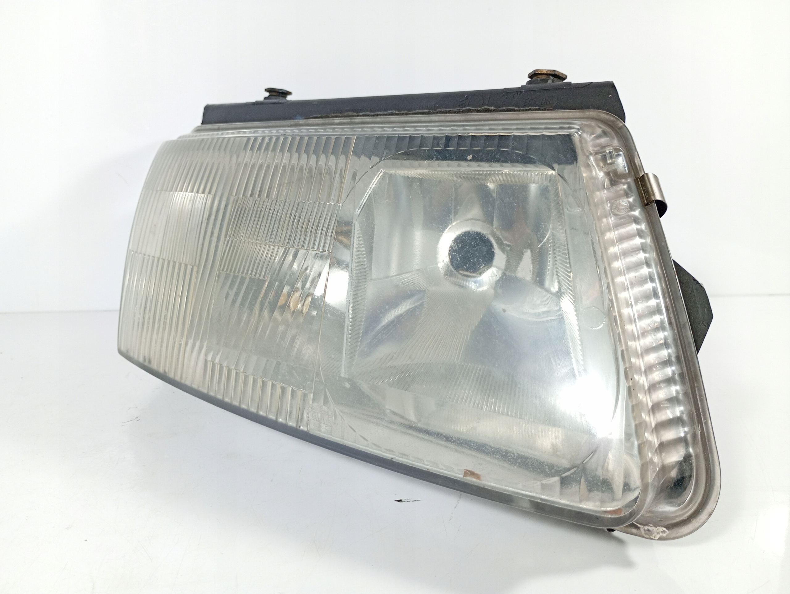 VW PASSAT B5 96-00 REFLEKTOR light right front front OE 14742600