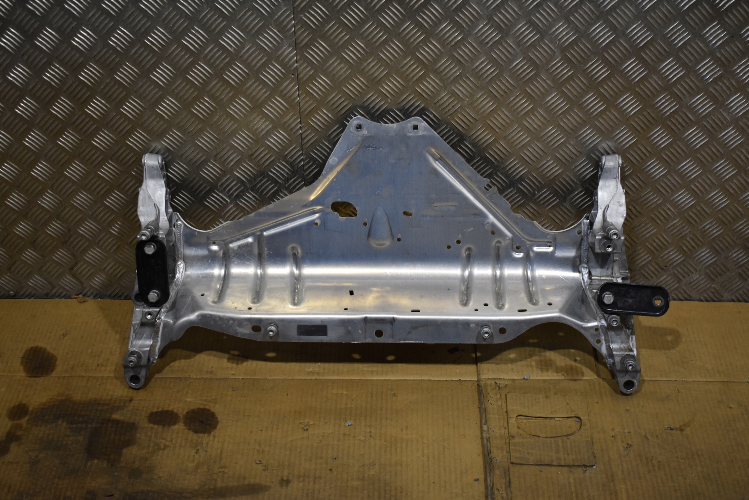 IDEALNA OSŁONA STABILIZATORA WZMOCNIENIE PORSCHE PANAMERA 976 9