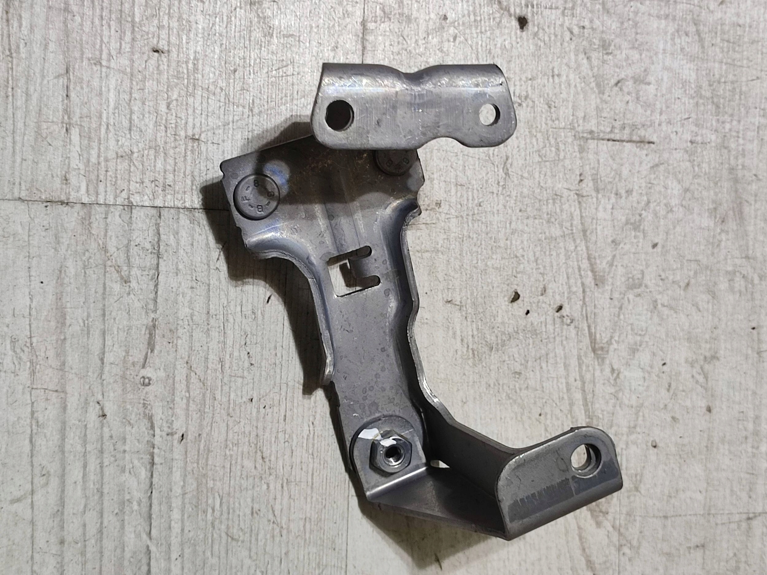 Opel Corsa F 2022 console engine mount