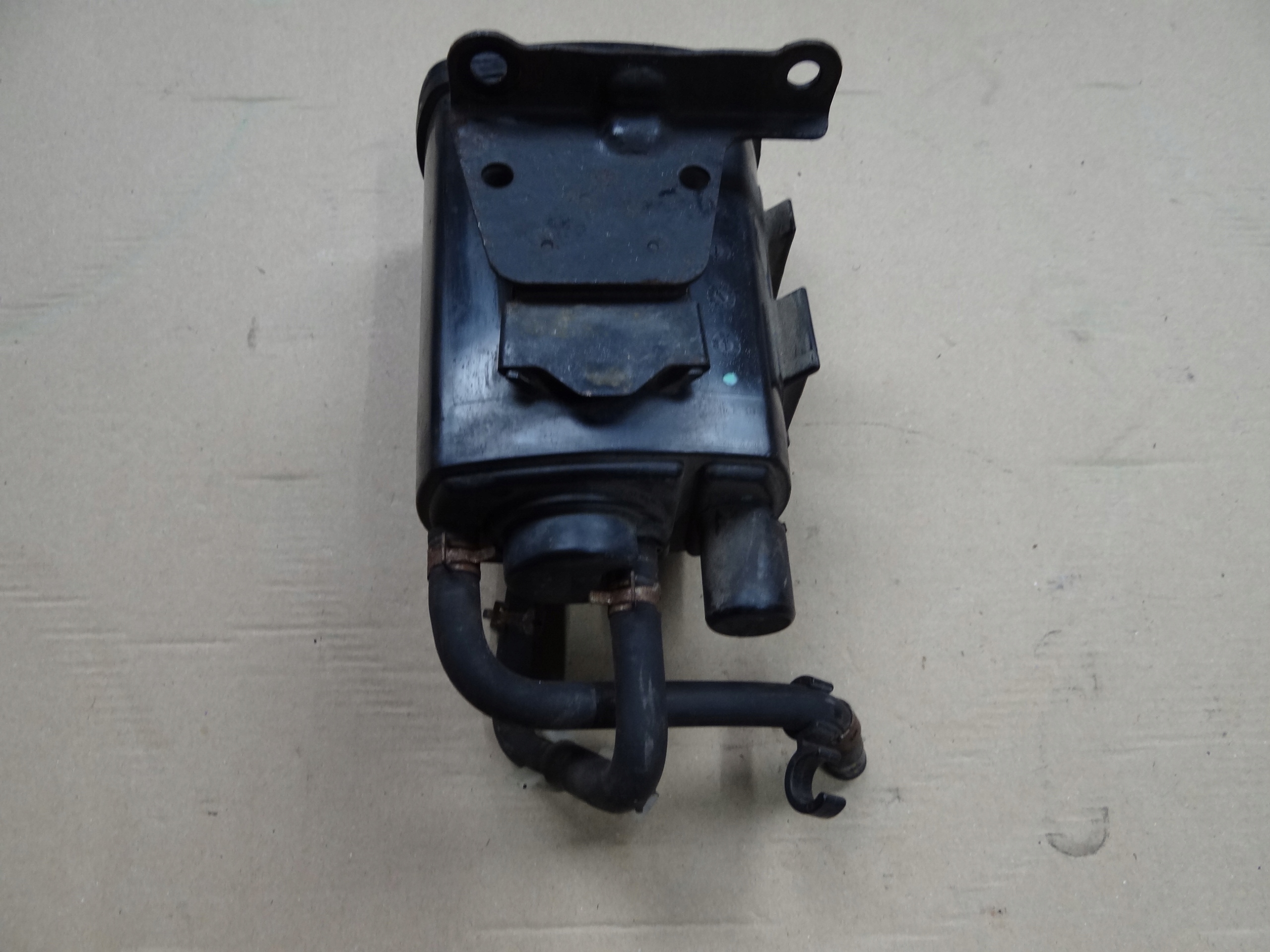 Filtr węglowy Suzuki Jimny 1,3 16v 2008r